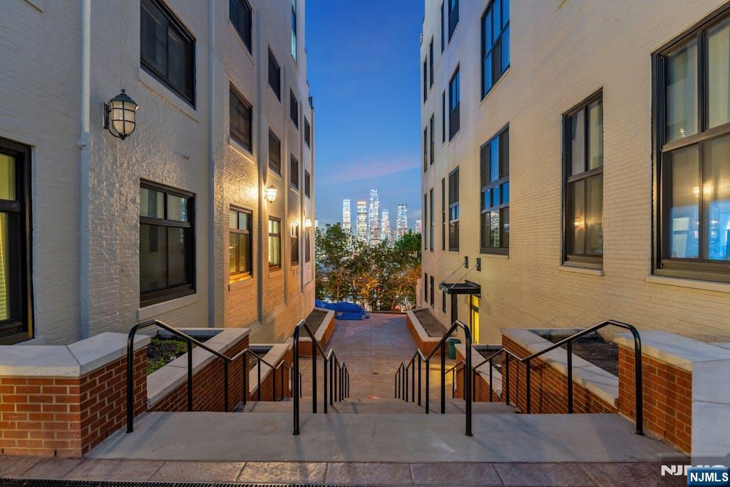 Weehawken, New Jersey, 07086, United States, 2 Bedrooms Bedrooms, ,2 BathroomsBathrooms,Residential,For Sale,1840362