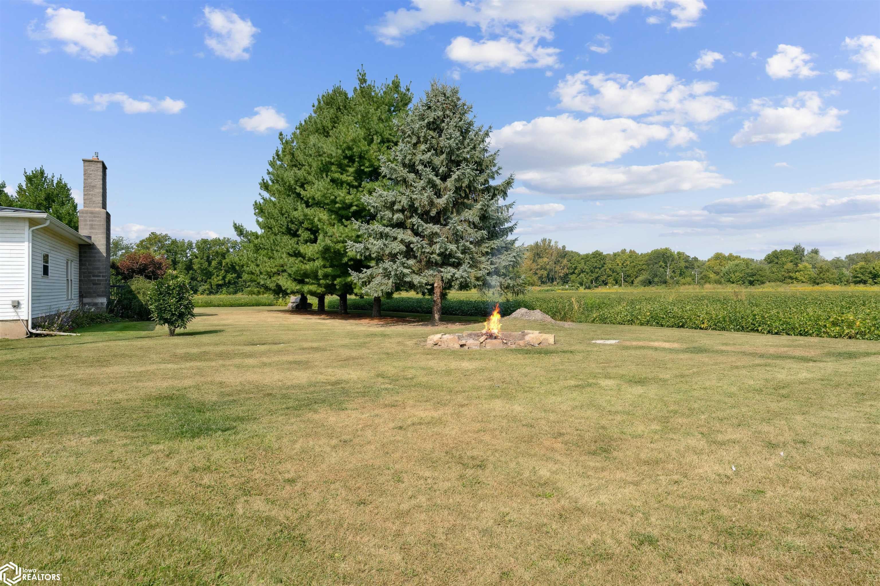 Dallas City, Illinois, 62330, United States, 8 Bedrooms Bedrooms, ,7 BathroomsBathrooms,Residential,For Sale,1980104