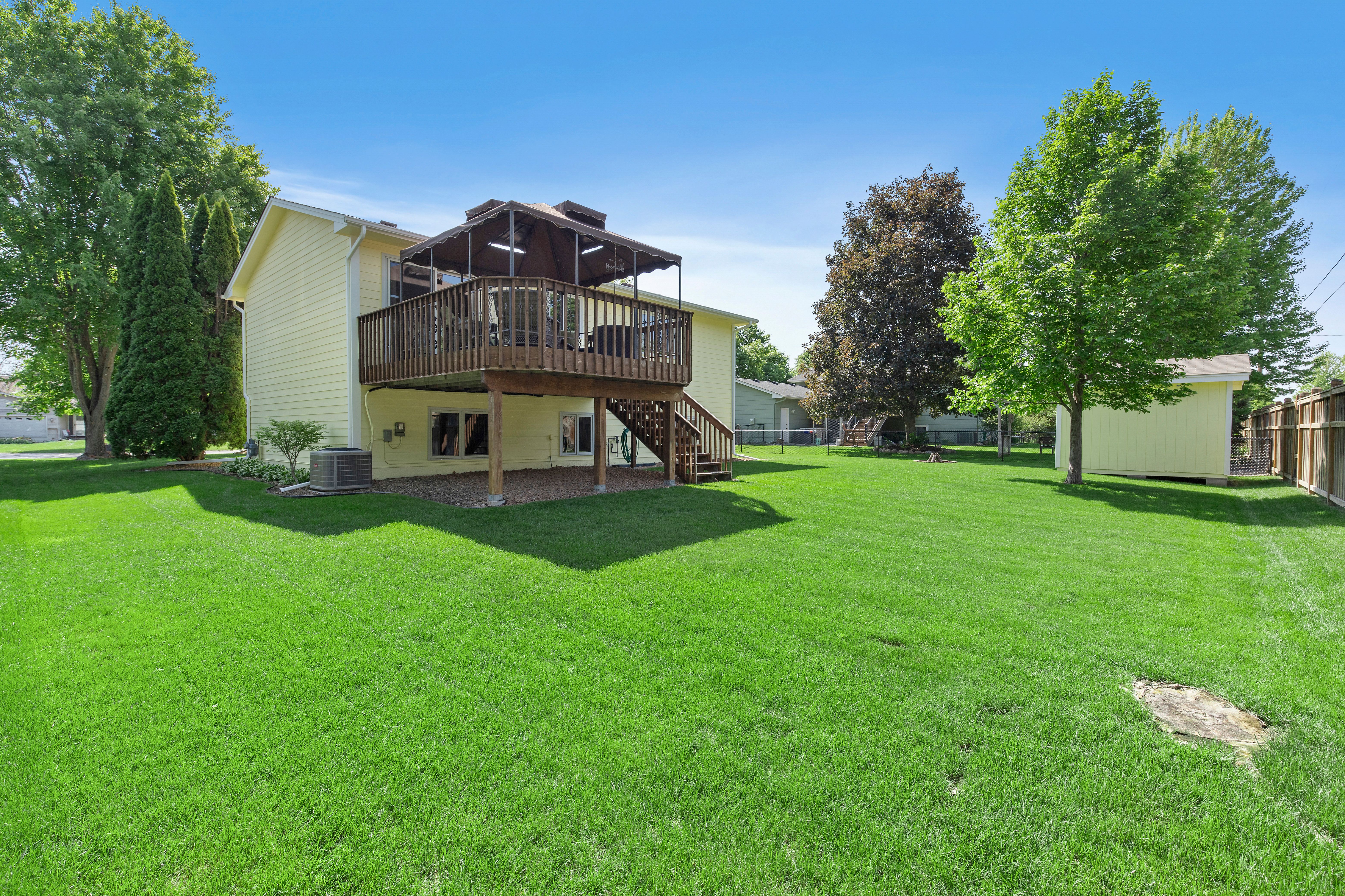  Inviting Champlin Living with Thoughtful Modern Updates - 物件實景