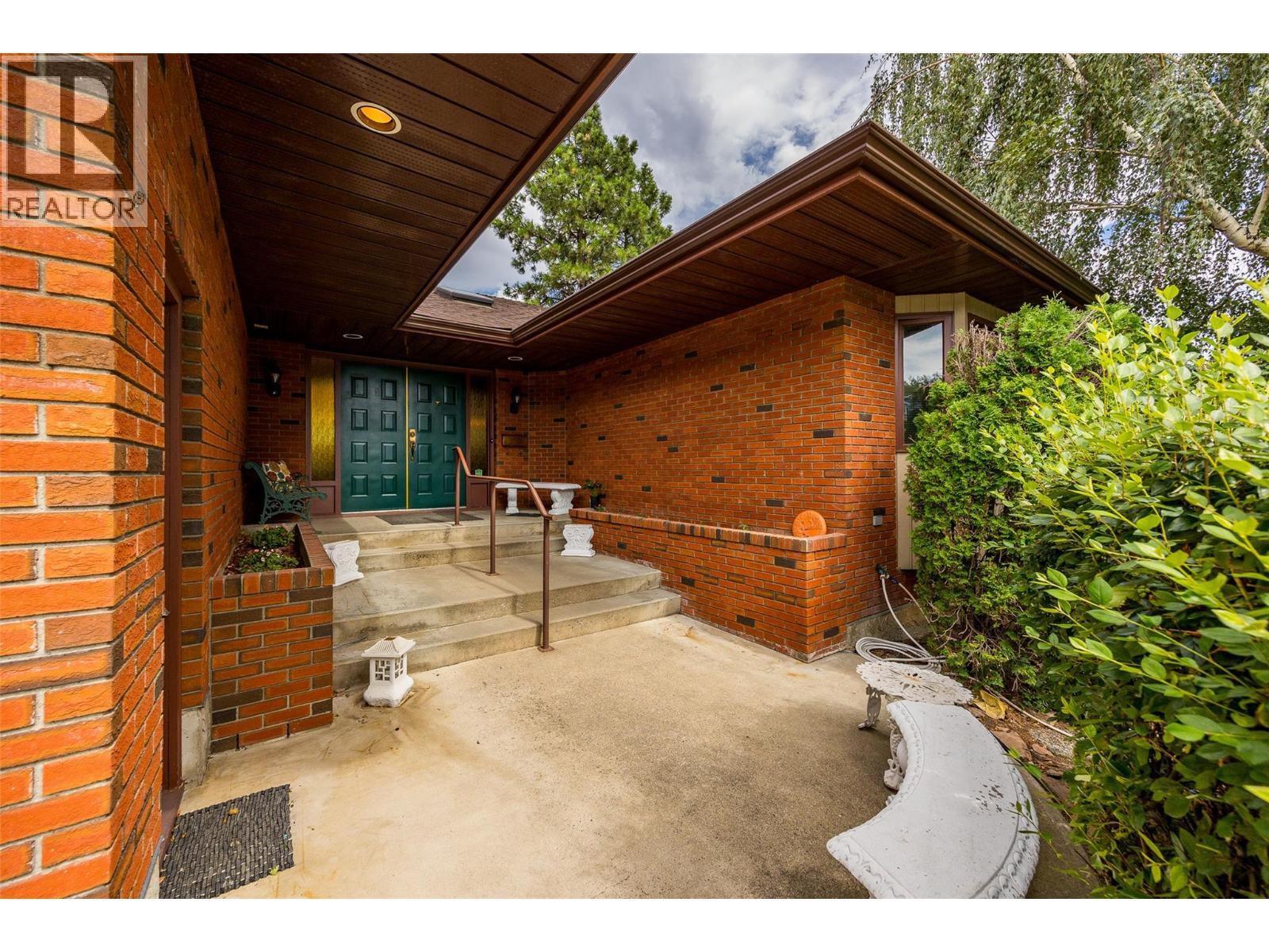 KELOWNA, British Columbia, V1V 1J5, CA, 2 Bedrooms Bedrooms, ,2 BathroomsBathrooms,Residential,For Sale,1948319