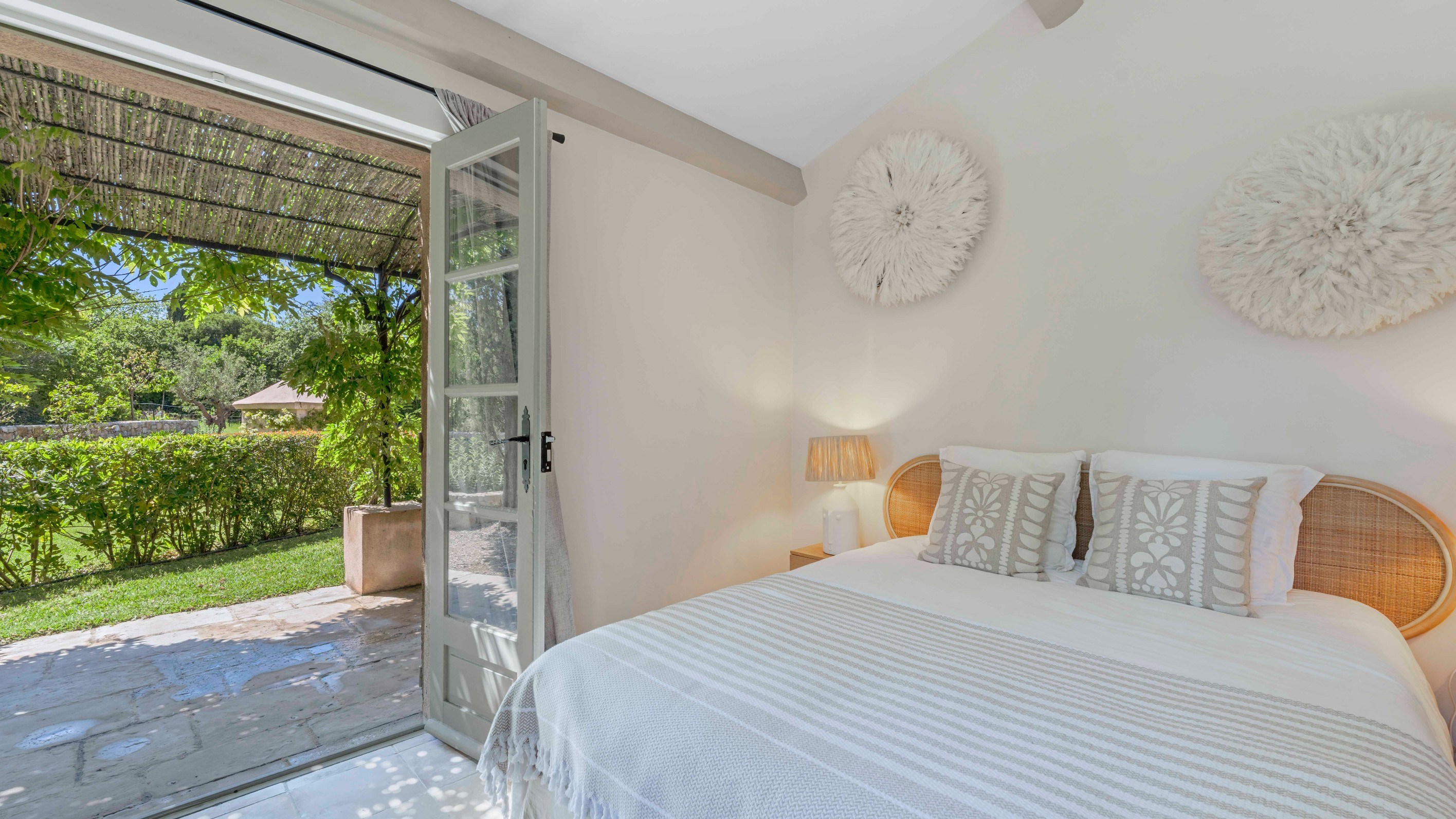  Provençal villa of 210 m² with swimming pool and landscaped garden near Pampelo… - 物件實景