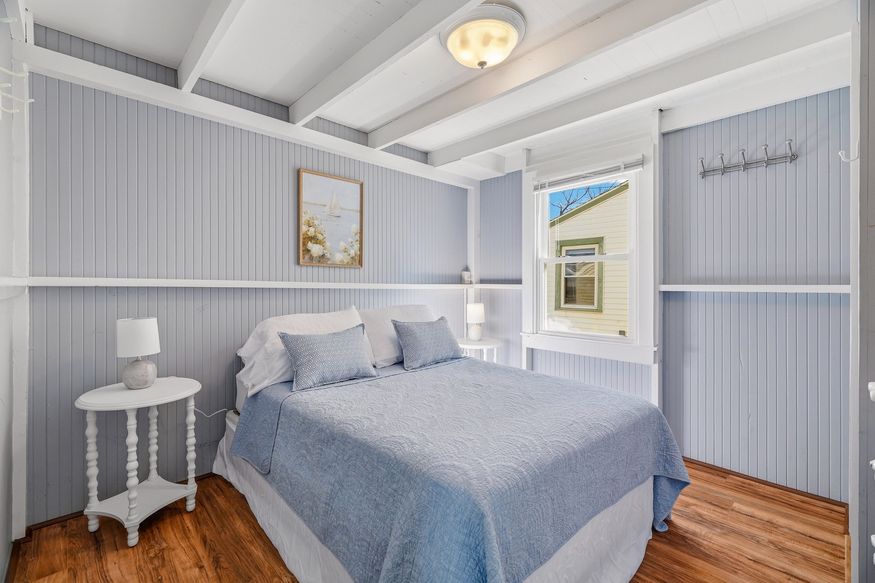  Charming Direct Waterfront Beach Cottage at Hawk