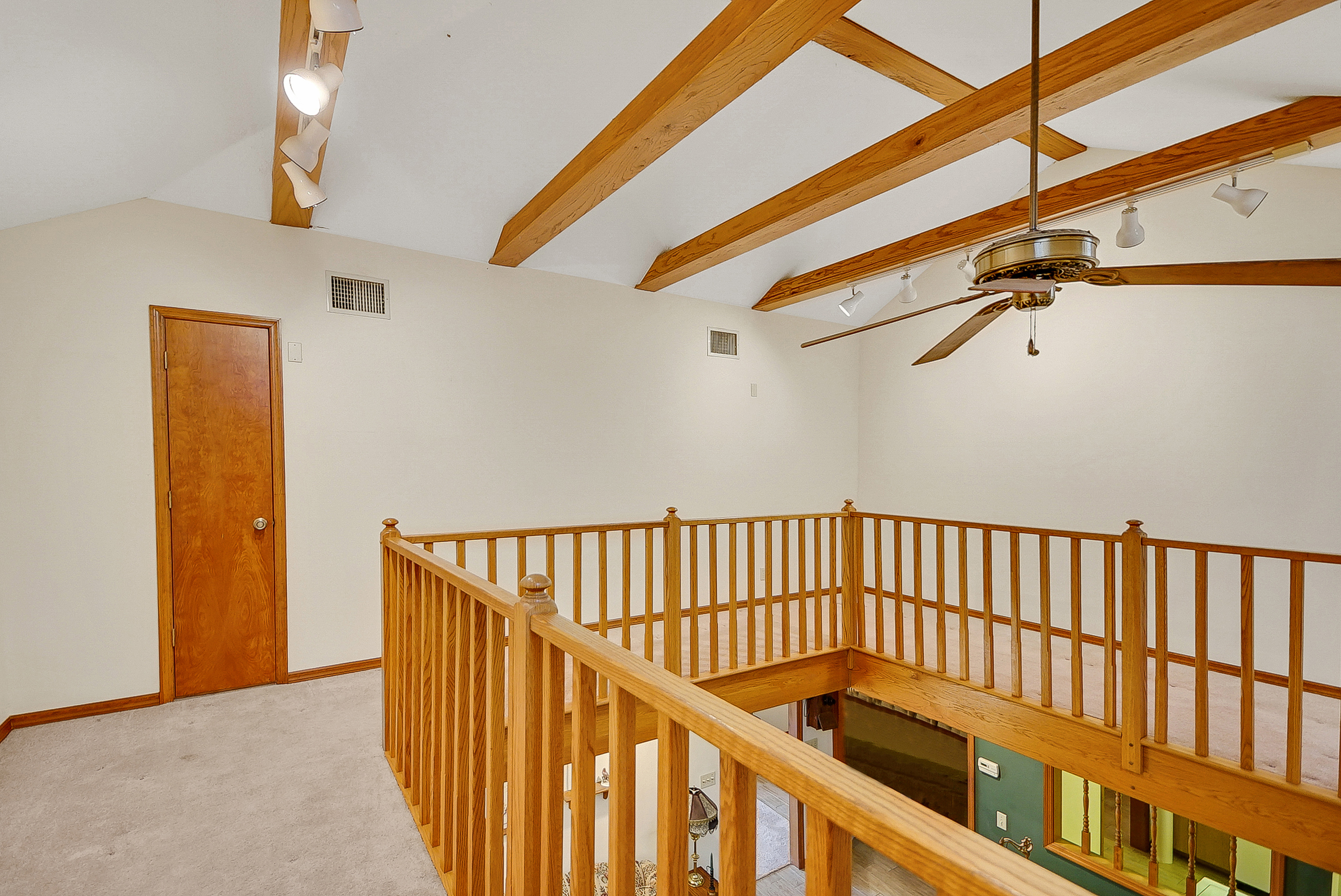 Lady Lake, Florida, 32159, United States, 4 Bedrooms Bedrooms, ,2 BathroomsBathrooms,Residential,For Sale,1873535