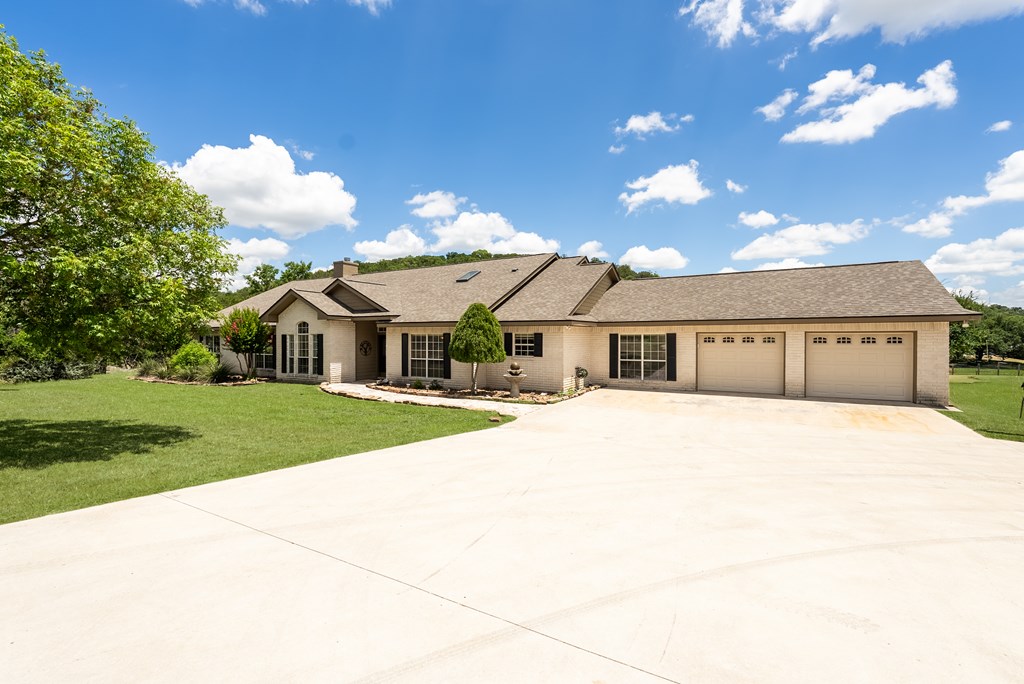 Kerrville, Texas, 78028, United States, 4 Bedrooms Bedrooms, ,4 BathroomsBathrooms,Residential,For Sale,1710846