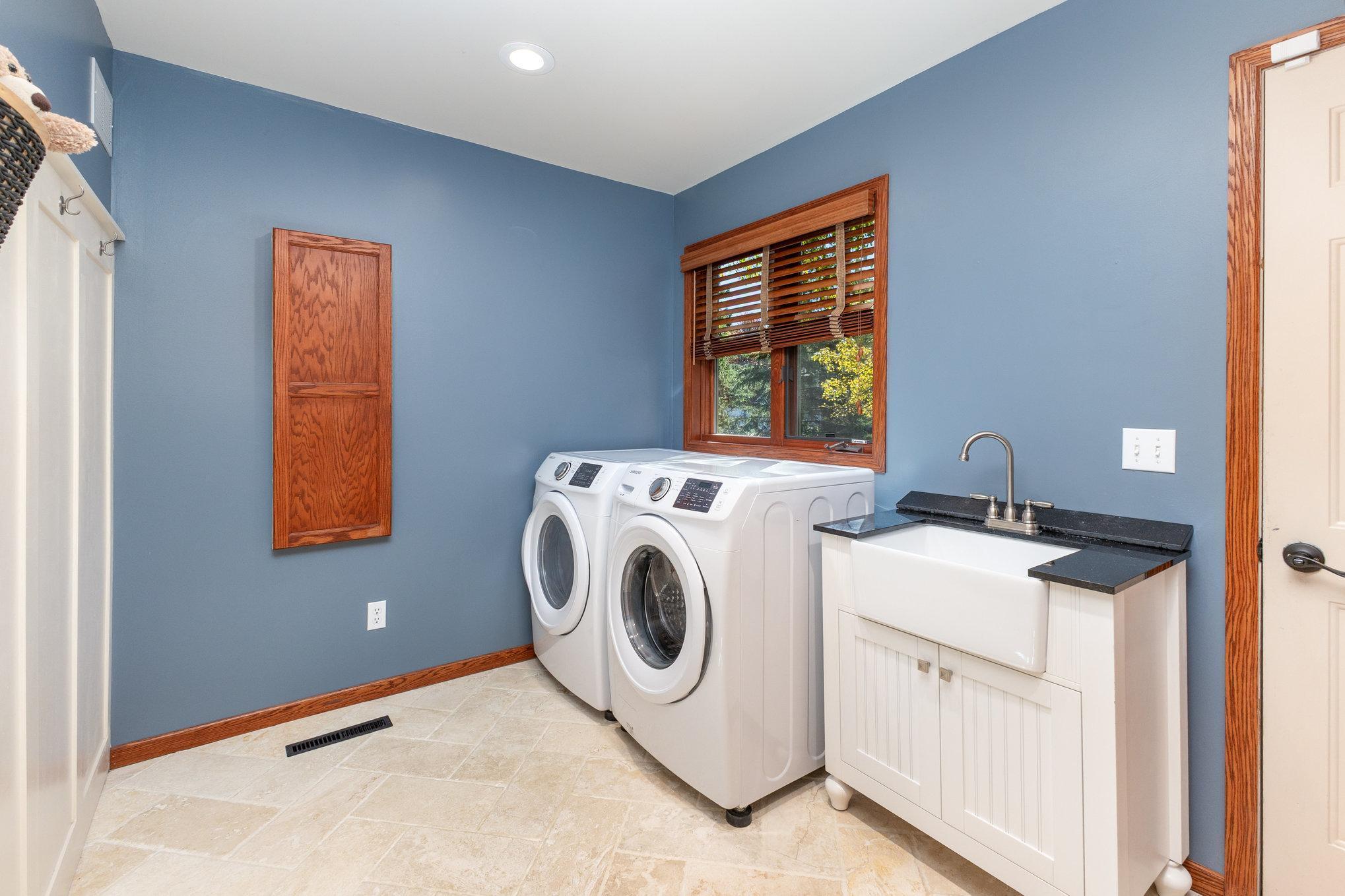 Lakeville, Minnesota, 55044, United States, 4 Bedrooms Bedrooms, ,3 BathroomsBathrooms,Residential,For Sale,1963667