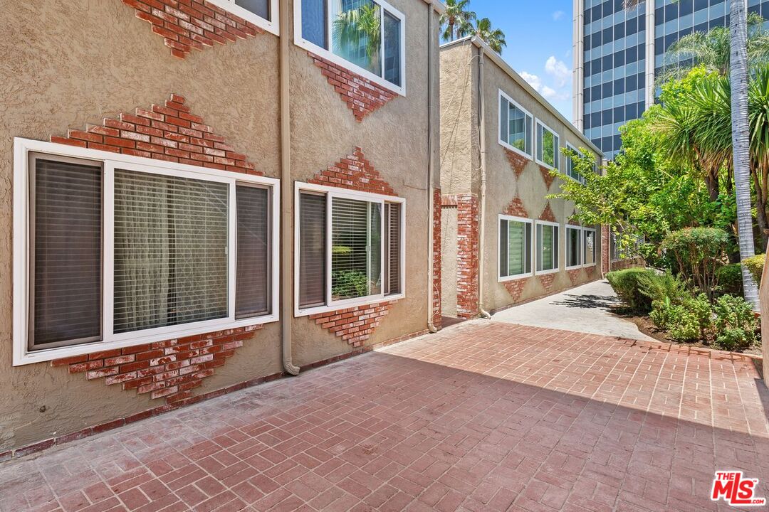 Encino, California, 91436, United States, 2 Bedrooms Bedrooms, ,2 BathroomsBathrooms,Residential,For Sale,1901269