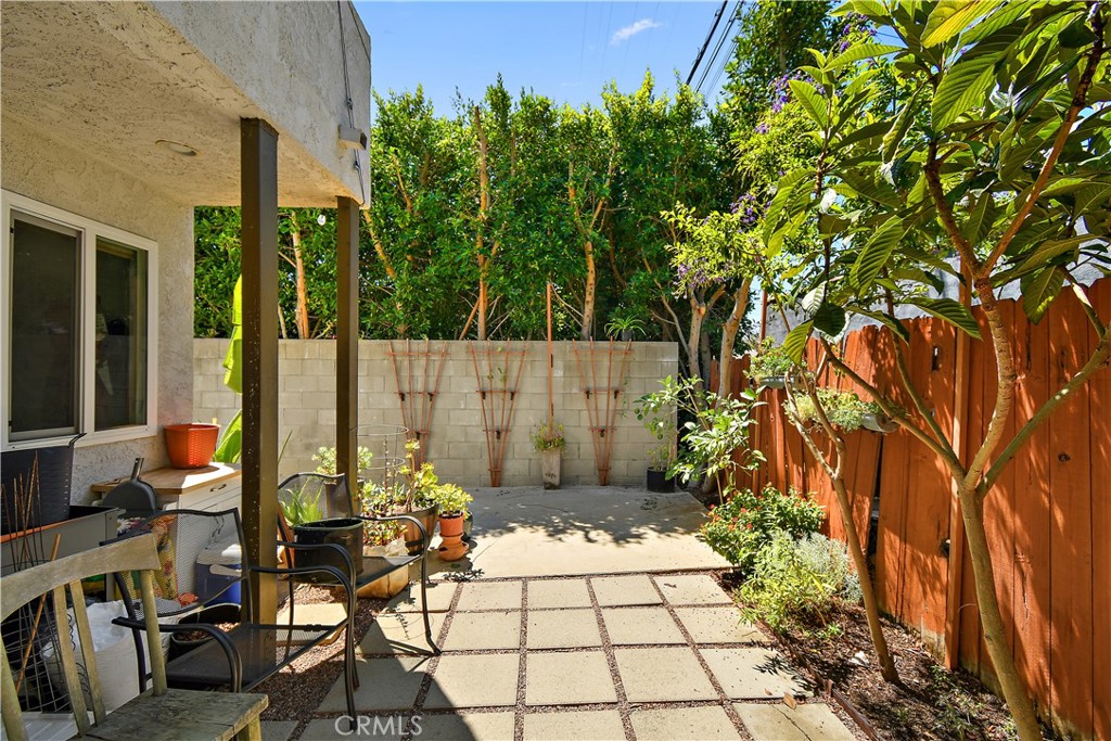 Los Angeles, California, 90019, United States, ,Residential,For Sale,1983742