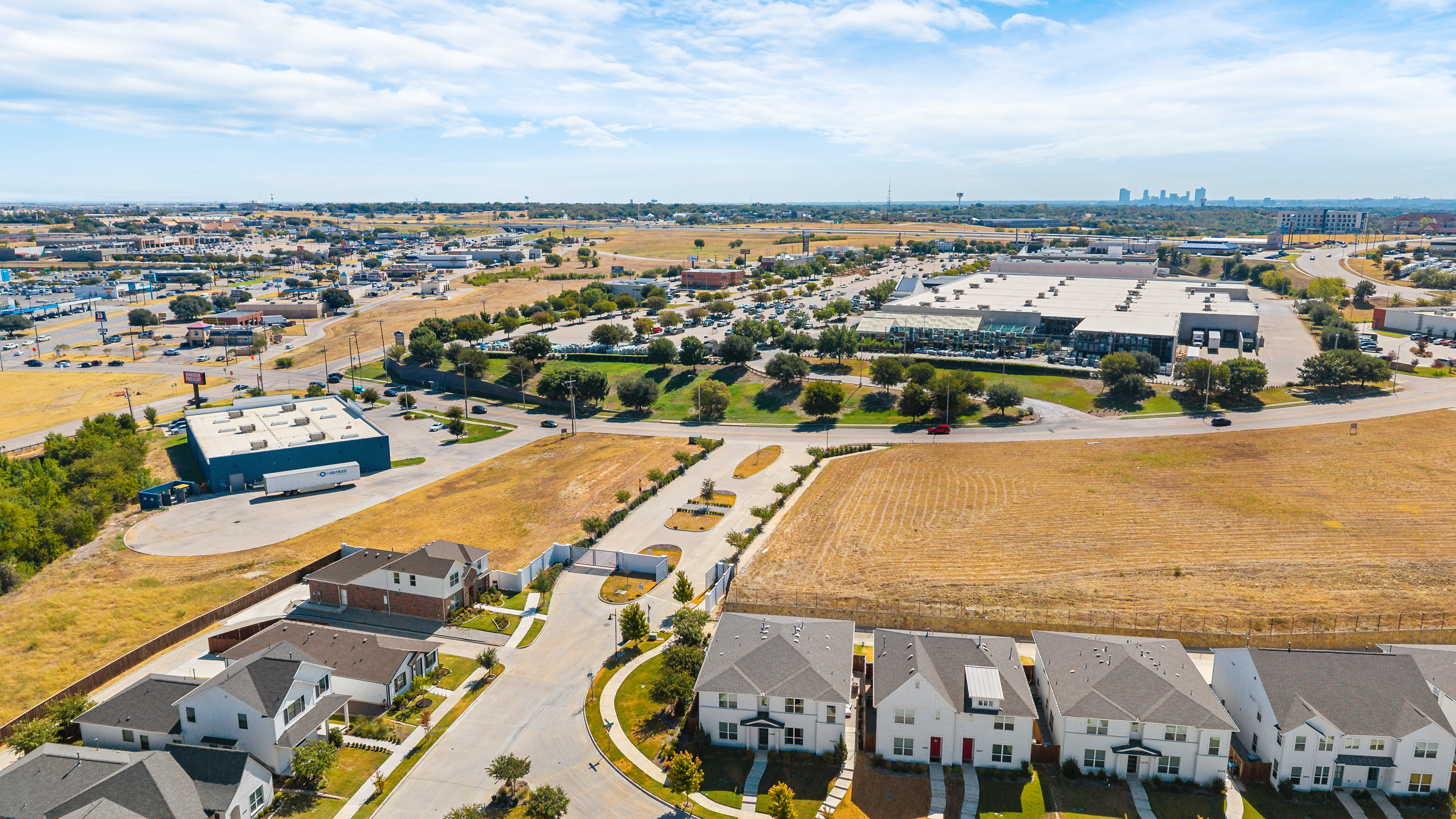  Low-Maintenance Fort Worth Home in Gated Overlook Community - 物件實景