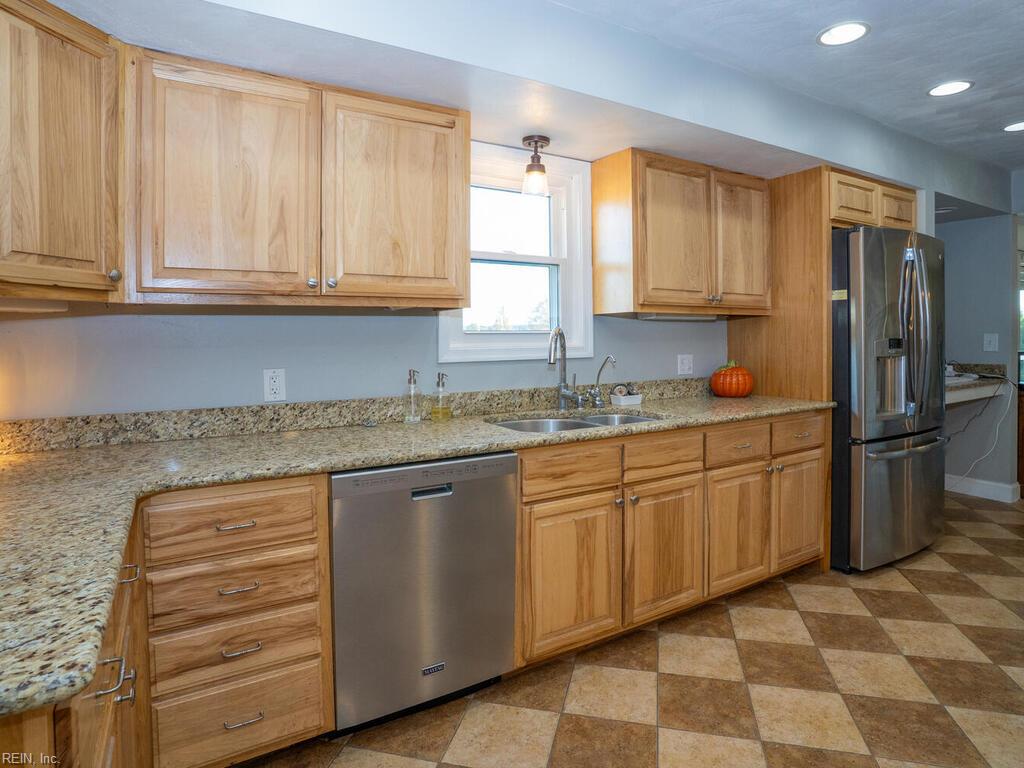 Virginia Beach Va, Virginia, 23457, United States, 4 Bedrooms Bedrooms, ,3 BathroomsBathrooms,Residential,For Sale,1989088