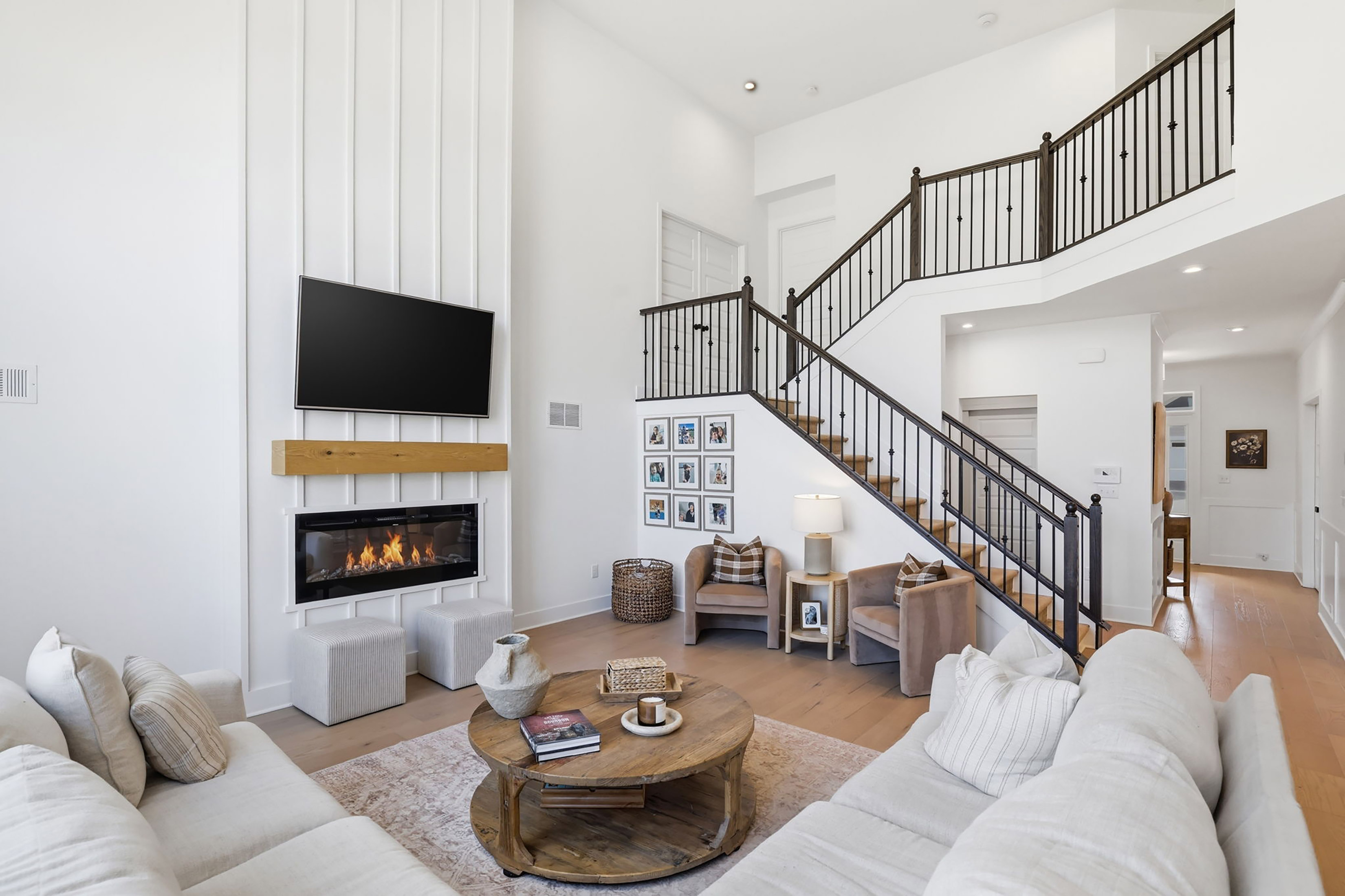  Stunning White Brick Modern Farmhouse Blends Timeless Charm with Elevated Design - 物件實景