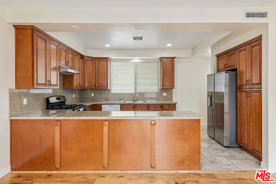 Los Angeles, California, 90025, United States, 6 Bedrooms Bedrooms, ,Residential,For Sale,1932013