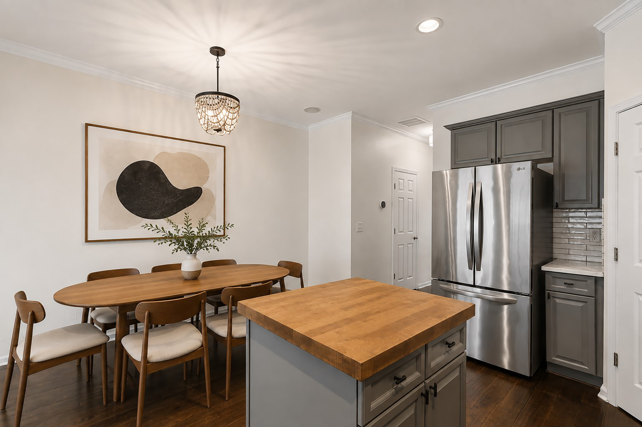  Beautifully Renovated Townhome in the Gated Liberty Park Community - 物件實景