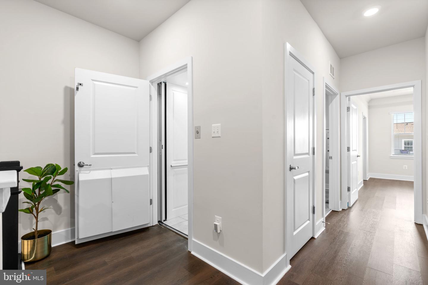 Elkridge, Maryland, 21075, United States, 3 Bedrooms Bedrooms, ,3 BathroomsBathrooms,Residential,For Sale,1939150