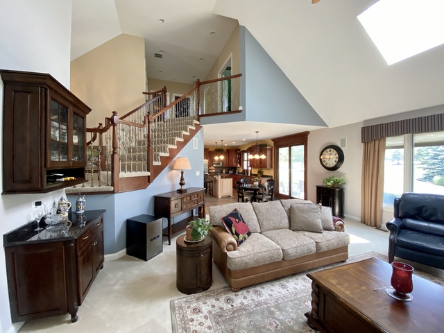 Mokena, Illinois, 60448, United States, 5 Bedrooms Bedrooms, ,4 BathroomsBathrooms,Residential,For Sale,1915819