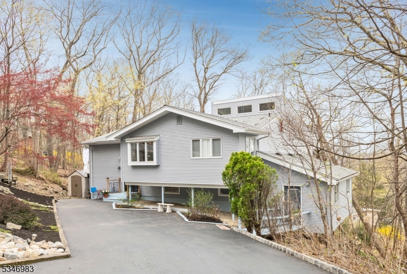 Ringwood Boro, New Jersey, 07456, United States, 4 Bedrooms Bedrooms, ,2 BathroomsBathrooms,Residential,For Sale,1794358