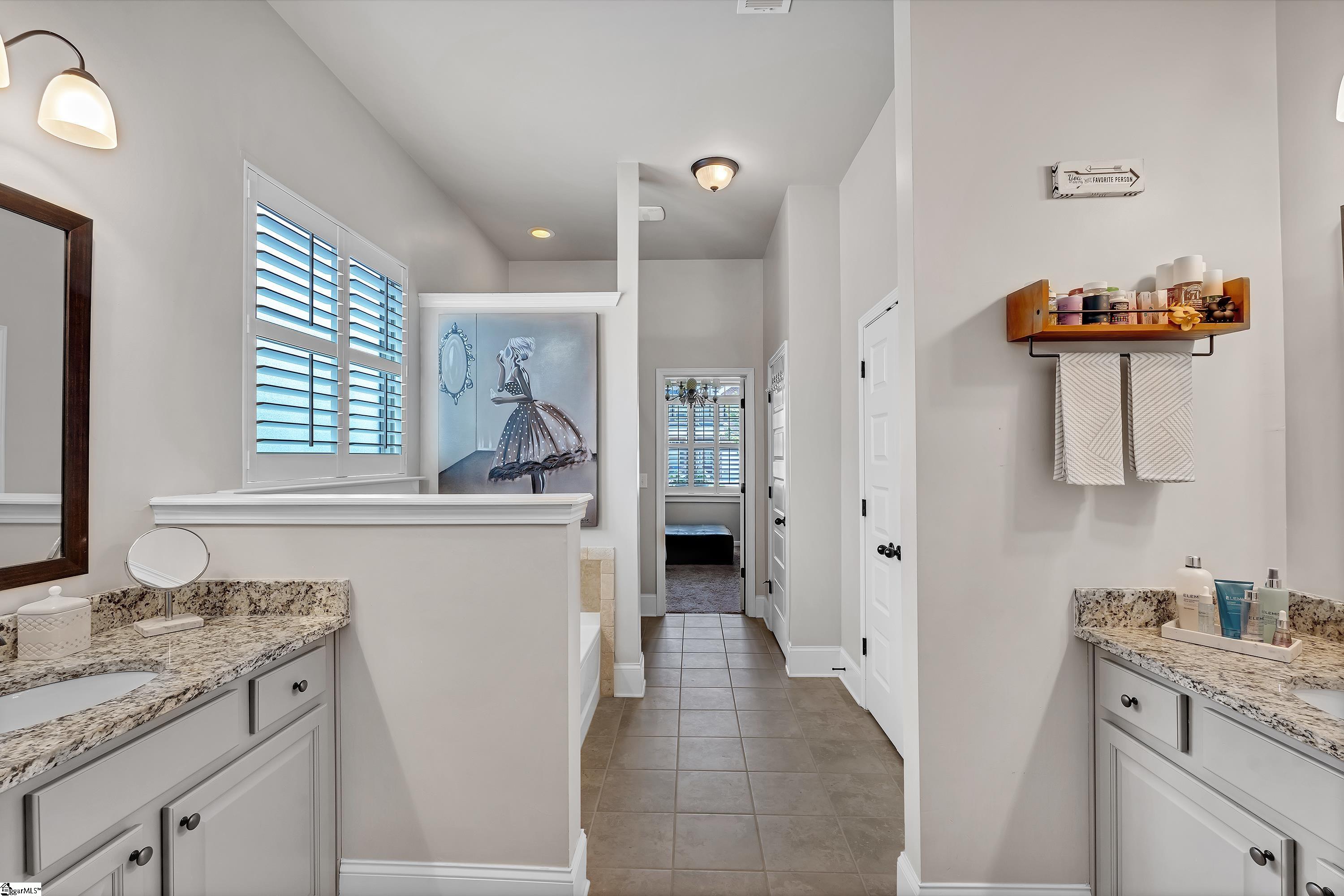 Simpsonville, South Carolina, 29681, United States, 5 Bedrooms Bedrooms, ,4 BathroomsBathrooms,Residential,For Sale,1885438