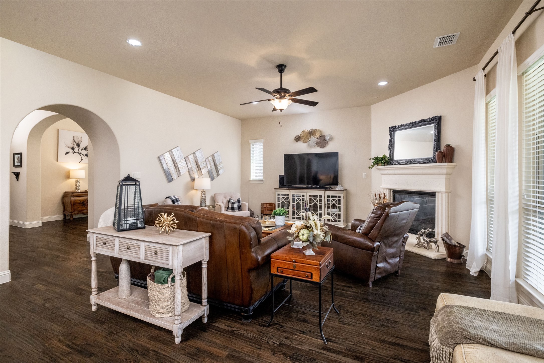 Roanoke, Texas, 76262, United States, 4 Bedrooms Bedrooms, ,5 BathroomsBathrooms,Residential,For Sale,1827754