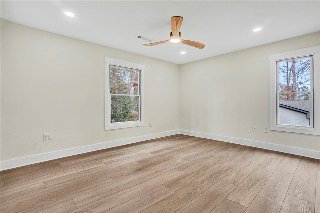 Seneca, South Carolina, 29672, United States, 6 Bedrooms Bedrooms, ,5 BathroomsBathrooms,Residential,For Sale,2002208