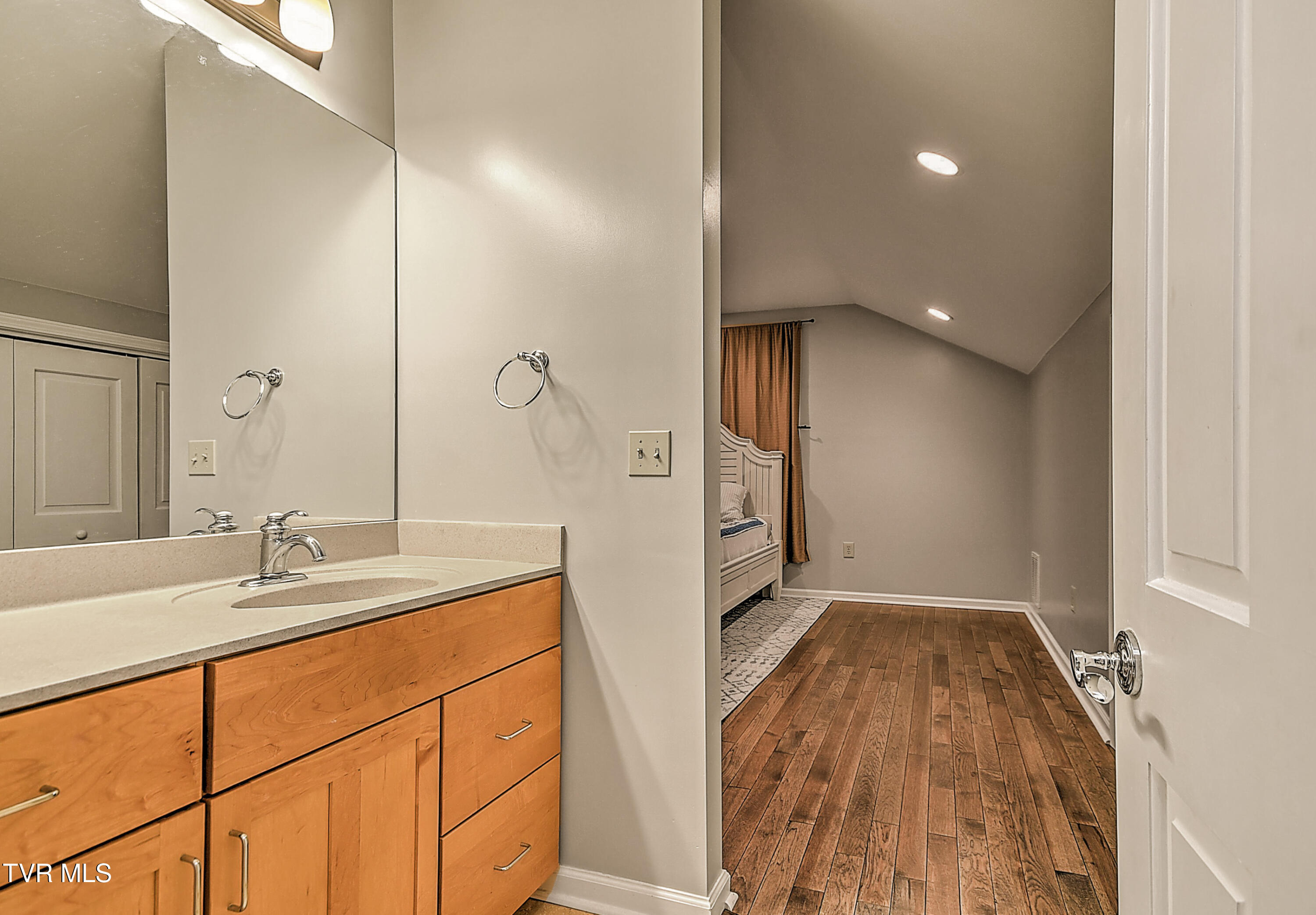 Jonesborough, Tennessee, 37659, United States, 6 Bedrooms Bedrooms, ,6 BathroomsBathrooms,Residential,For Sale,2011777