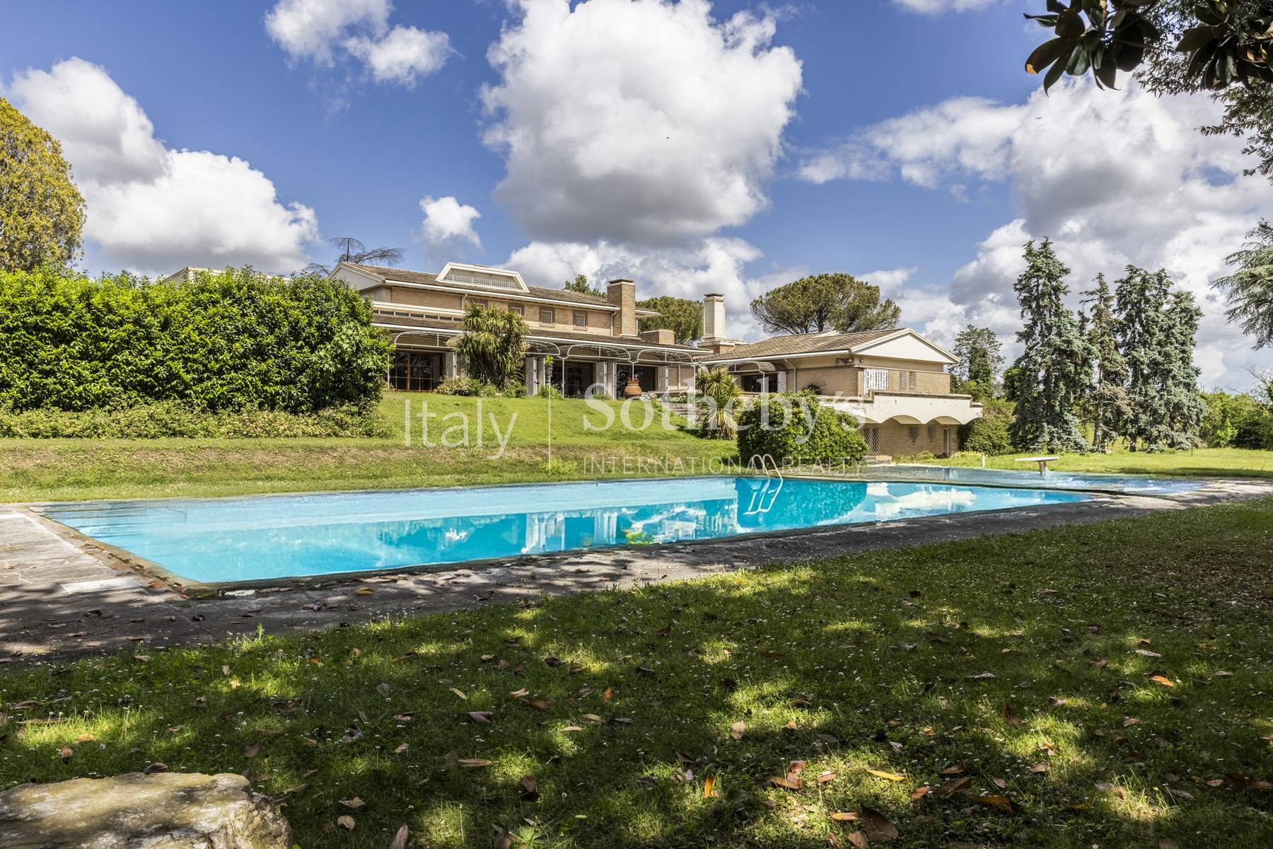  Iconic mansion immersed in a private park with pool - 物件實景
