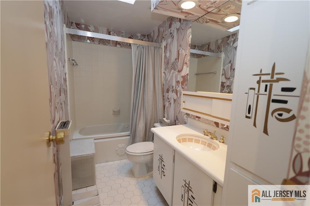 East Brunswick, New Jersey, 08816, United States, 5 Bedrooms Bedrooms, ,3 BathroomsBathrooms,Residential,For Sale,1890709