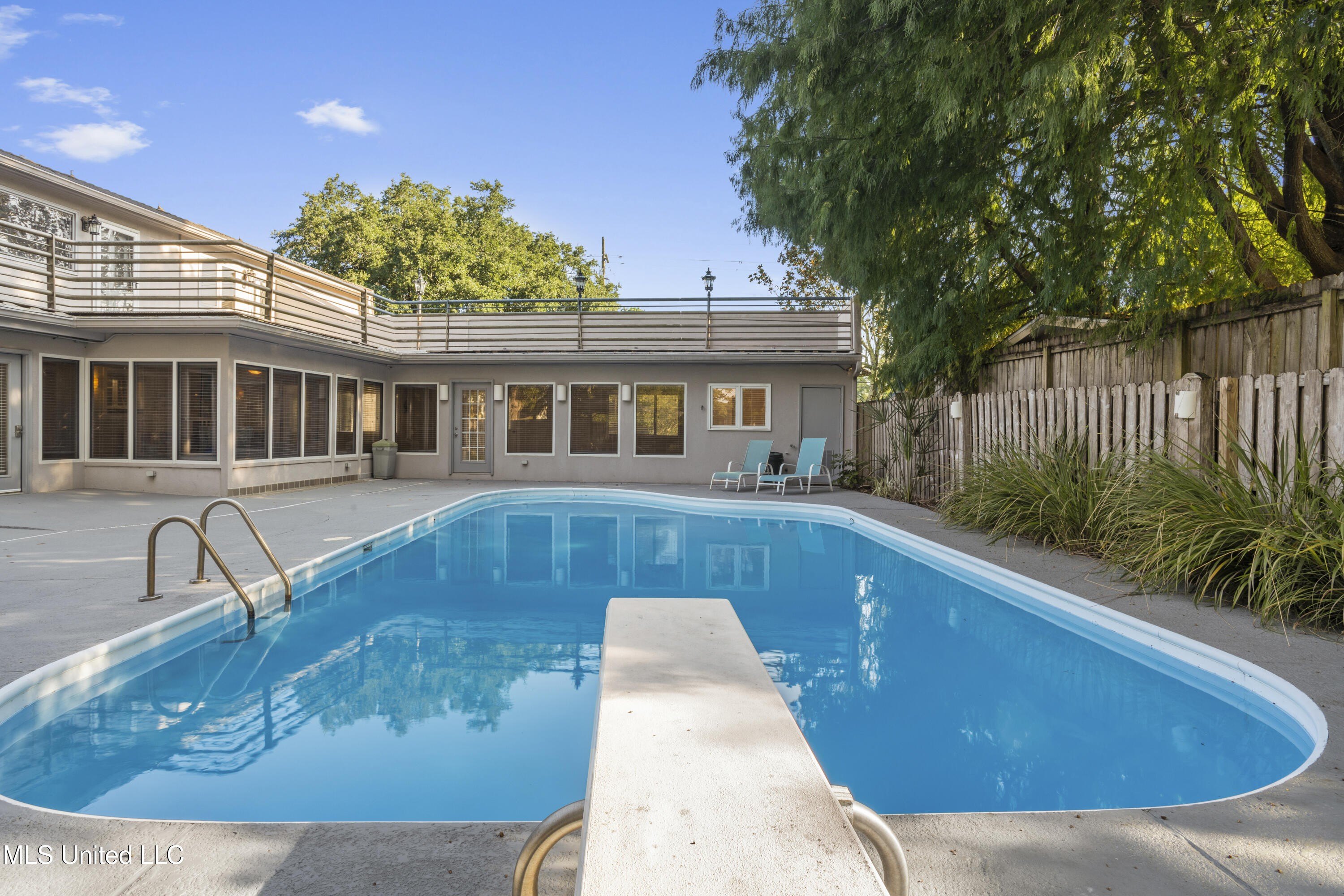 Gulfport, Mississippi, 39507, United States, 4 Bedrooms Bedrooms, ,4 BathroomsBathrooms,Residential,For Sale,1974539