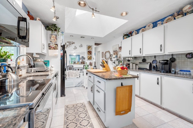 Bloomingdale, New Jersey, 07403, United States, 4 Bedrooms Bedrooms, ,2 BathroomsBathrooms,Residential,For Sale,1887038