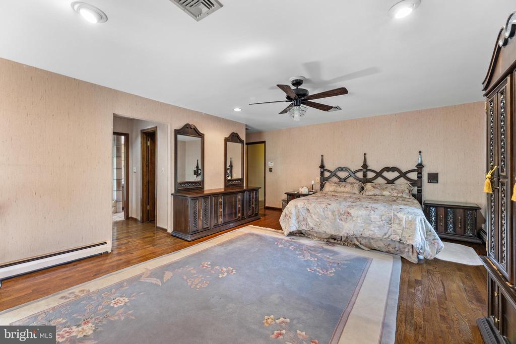 Hightstown, New Jersey, 08520, United States, 5 Bedrooms Bedrooms, ,4 BathroomsBathrooms,Residential,For Sale,1905744