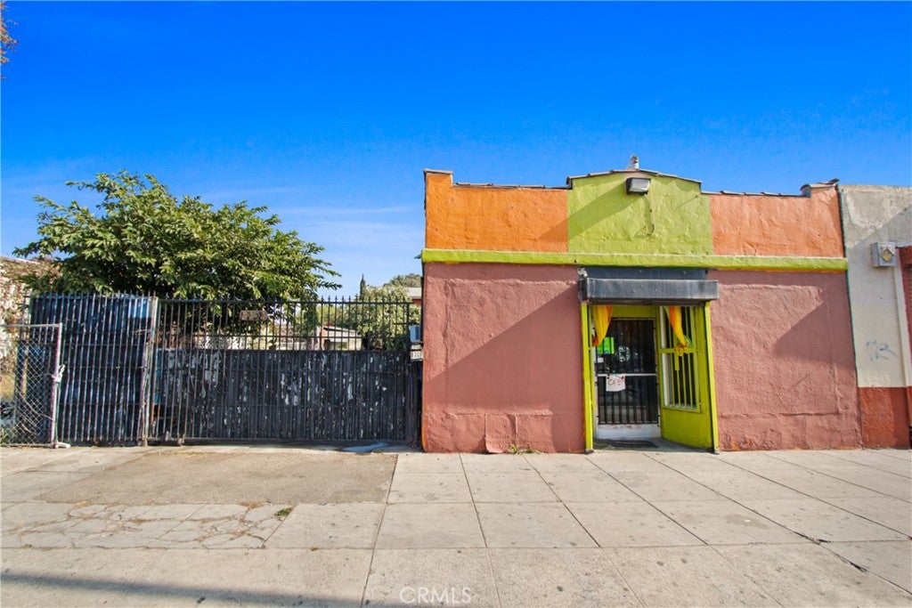 Los Angeles, California, 90003, United States, ,Residential,For Sale,1921001