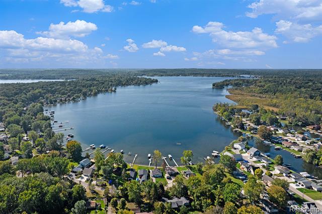 Putnam Twp, Michigan, 48169, United States, 3 Bedrooms Bedrooms, ,2 BathroomsBathrooms,Residential,For Sale,1981909