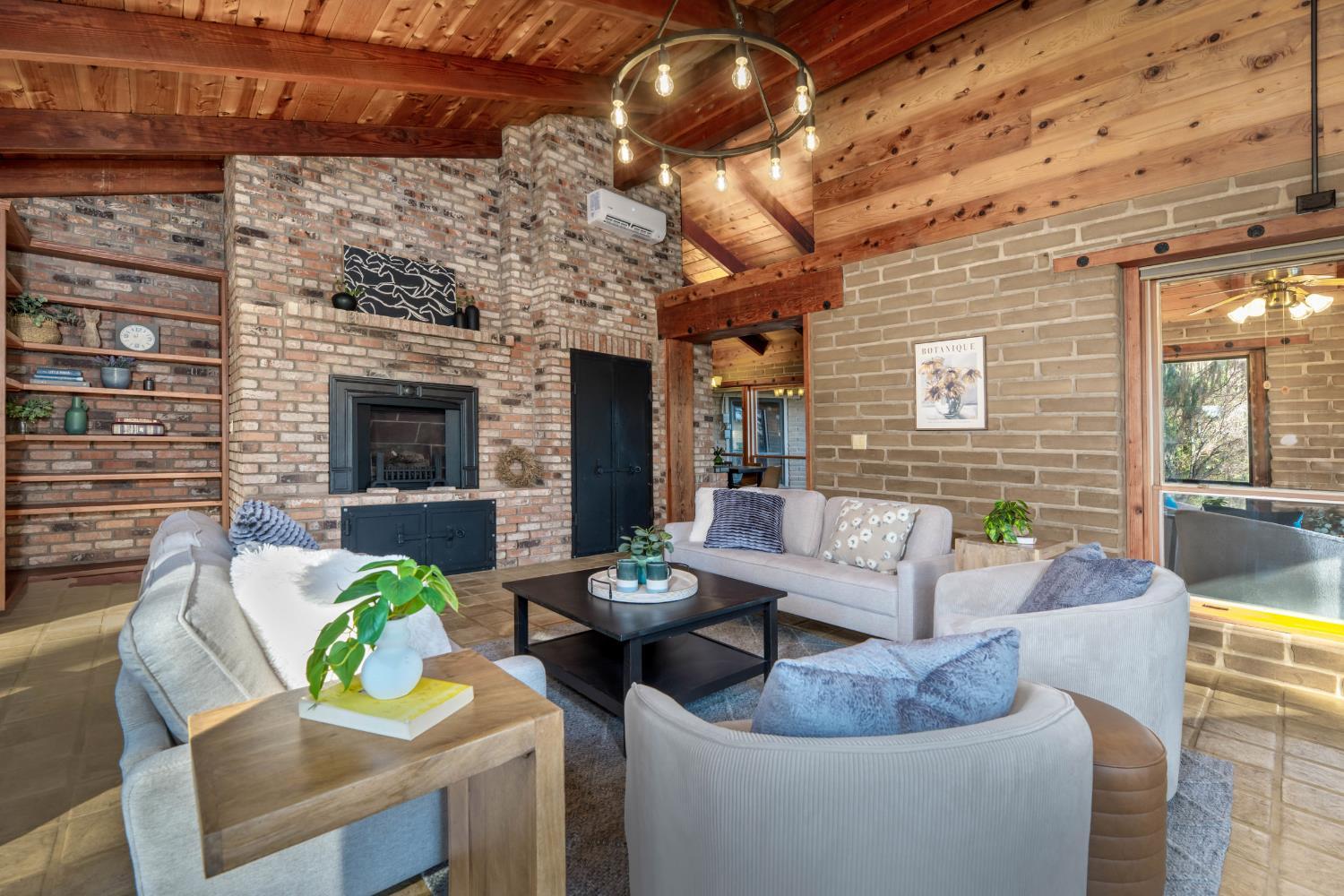 Grass Valley, California, 95949, United States, 3 Bedrooms Bedrooms, ,5 BathroomsBathrooms,Residential,For Sale,2006343