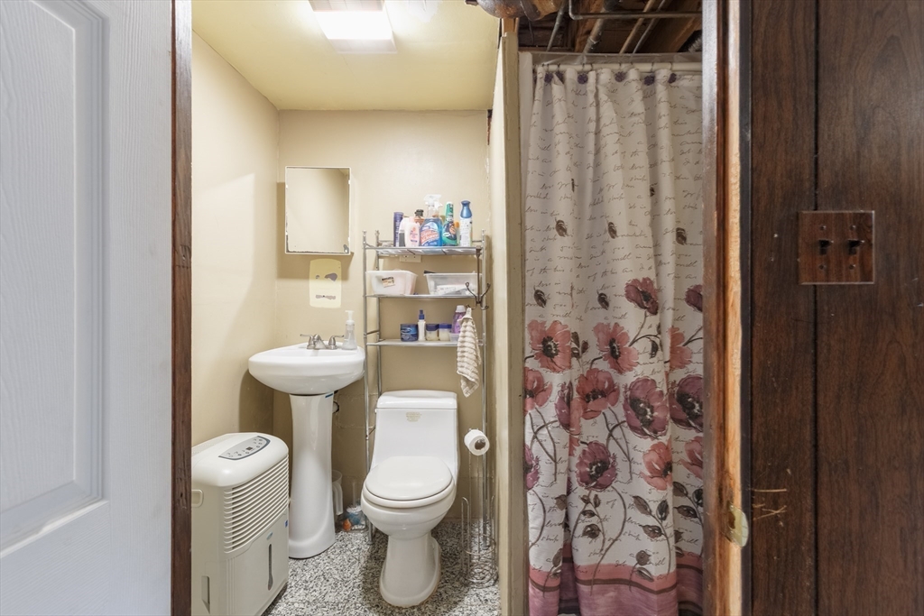 Waltham, Massachusetts, 02451, United States, 3 Bedrooms Bedrooms, ,2 BathroomsBathrooms,Residential,For Sale,1894263