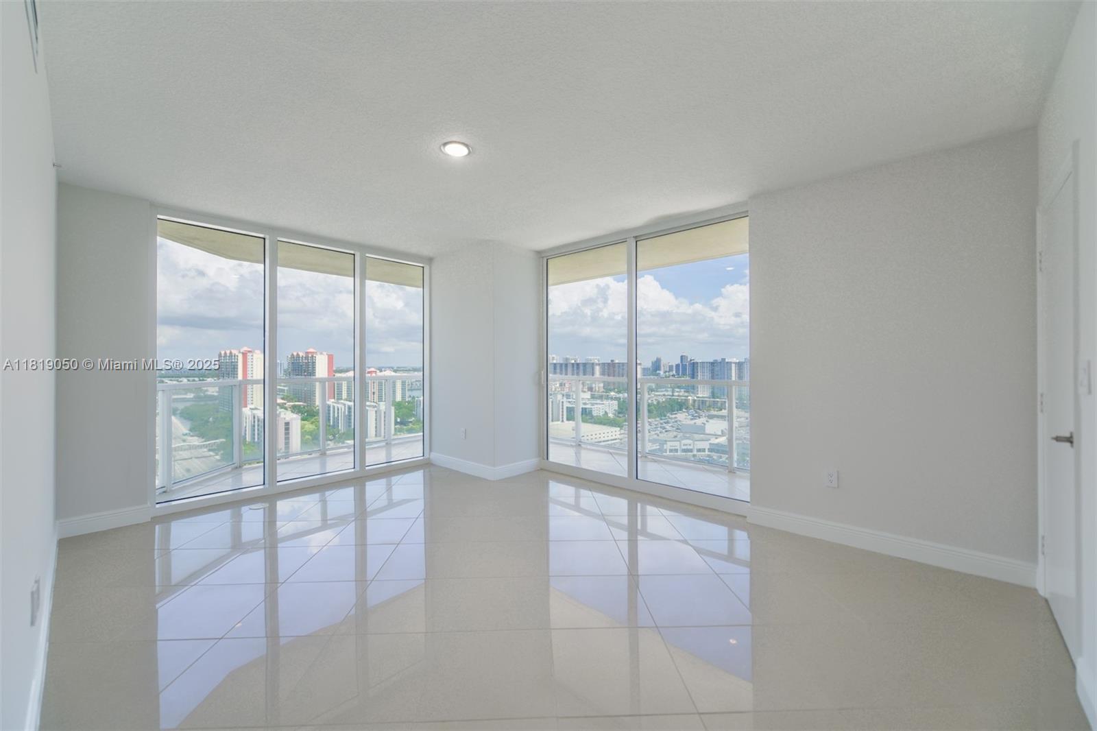 Sunny Isles Beach, Florida, 33160, United States, 2 Bedrooms Bedrooms, ,2 BathroomsBathrooms,Residential,For Sale,1991948