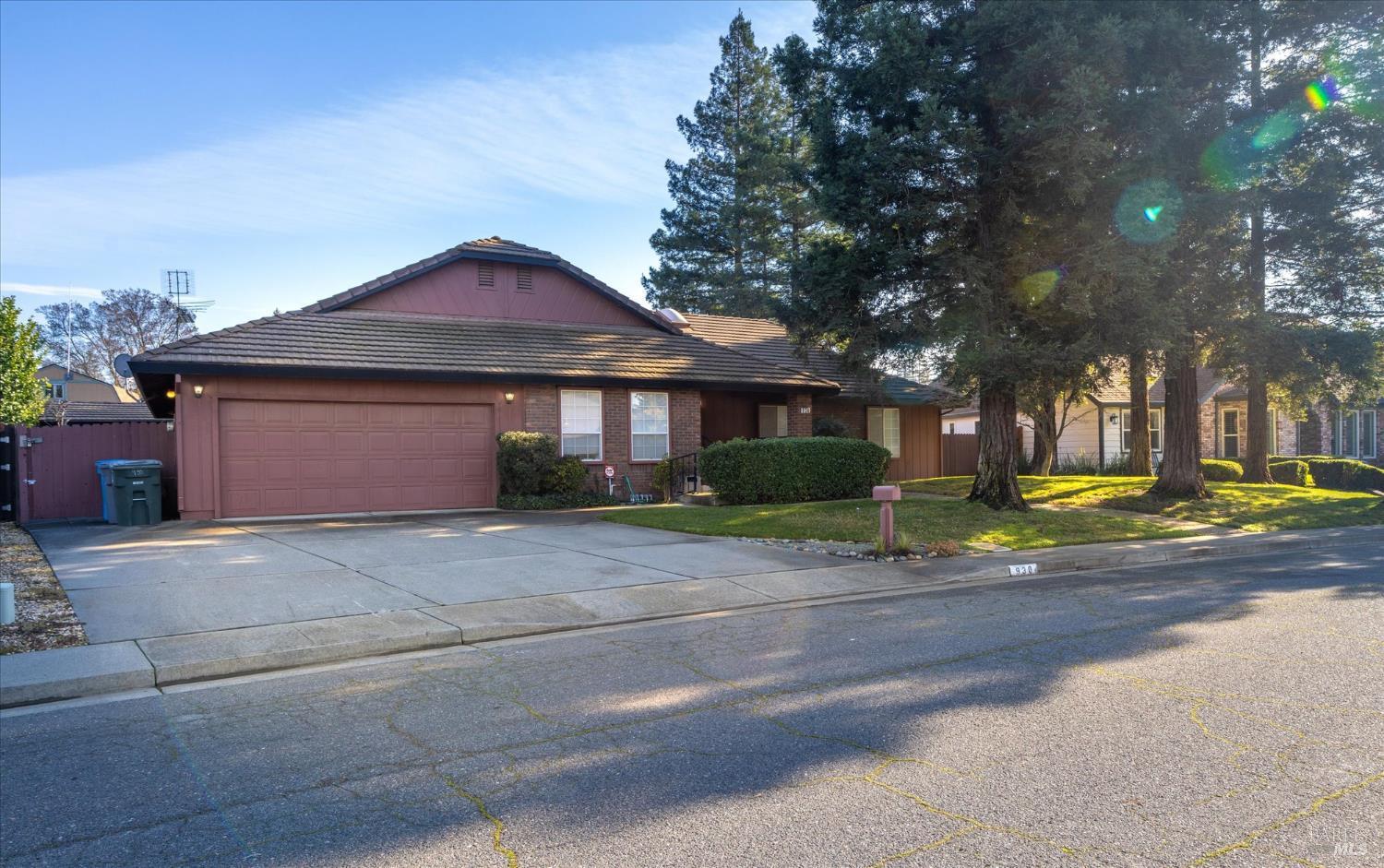 Dixon, California, 95620, United States, 3 Bedrooms Bedrooms, ,3 BathroomsBathrooms,Residential,For Sale,2012017