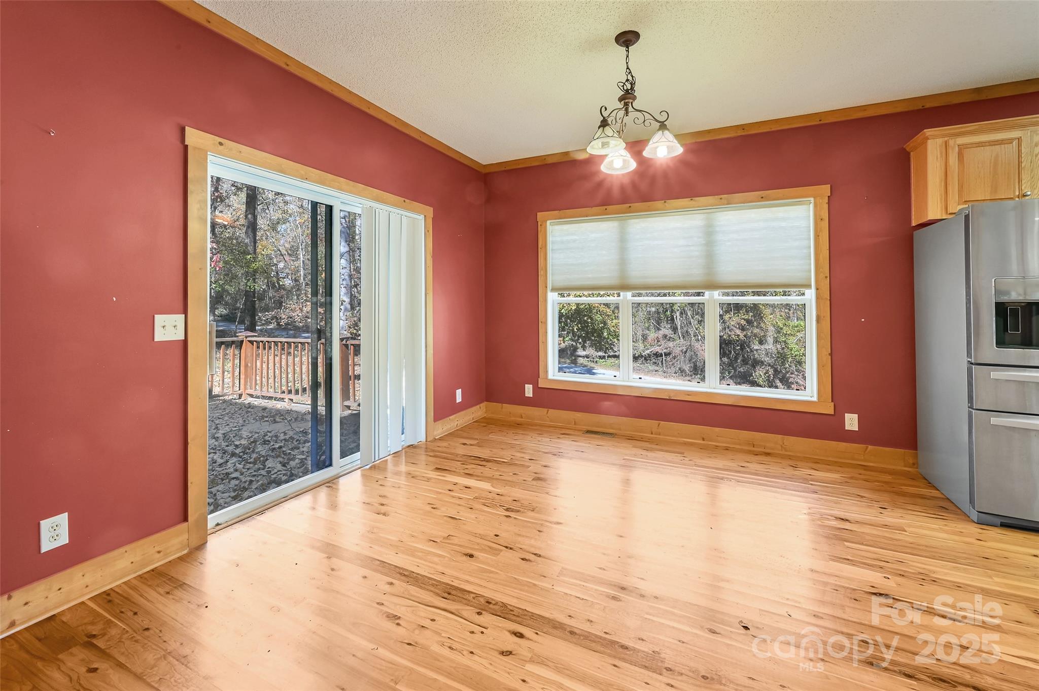 Hendersonville, North Carolina, 28792, United States, 3 Bedrooms Bedrooms, ,3 BathroomsBathrooms,Residential,For Sale,1958390