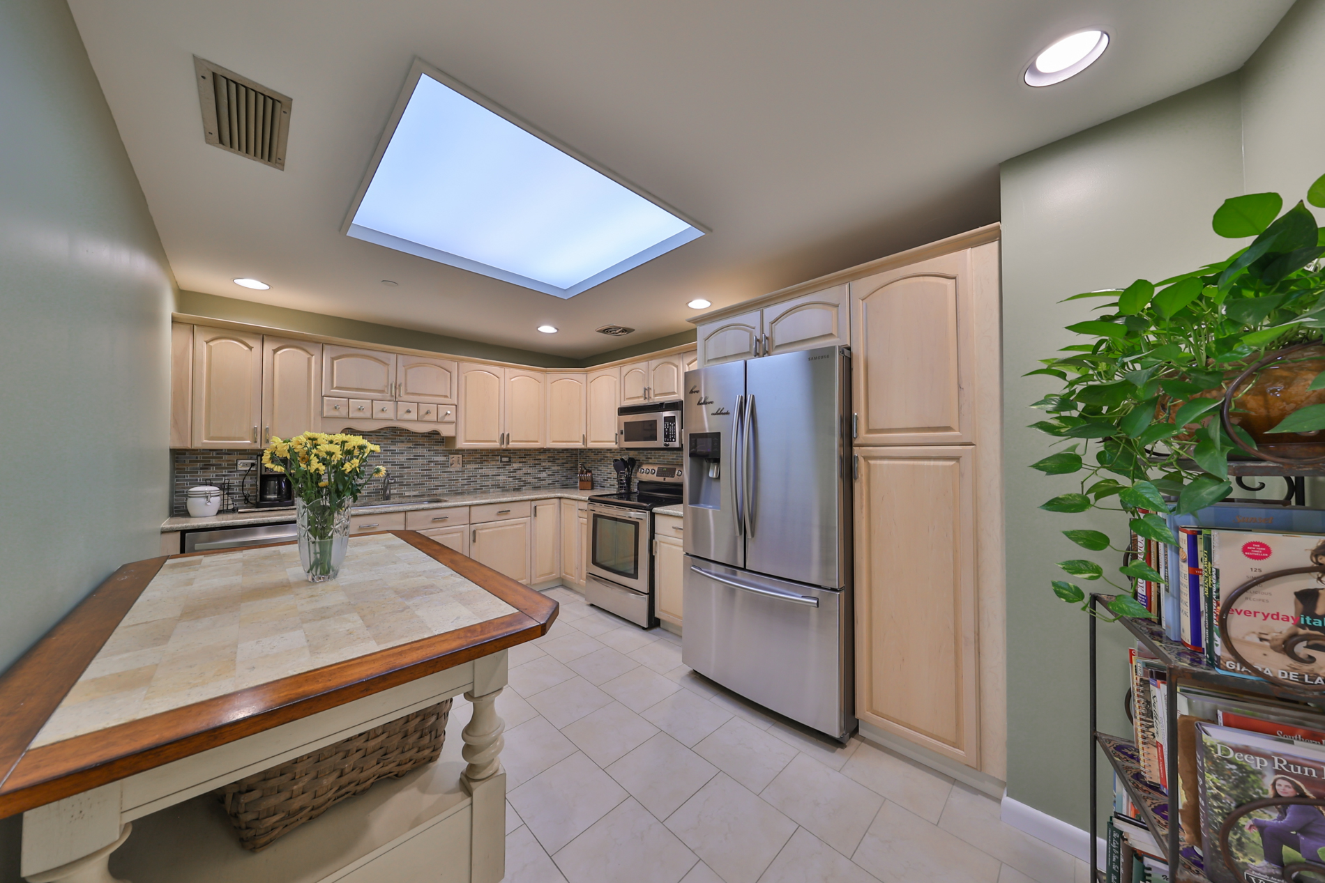 St Petersburg, Florida, 33701, United States, 3 Bedrooms Bedrooms, ,3 BathroomsBathrooms,Residential,For Sale,1924192