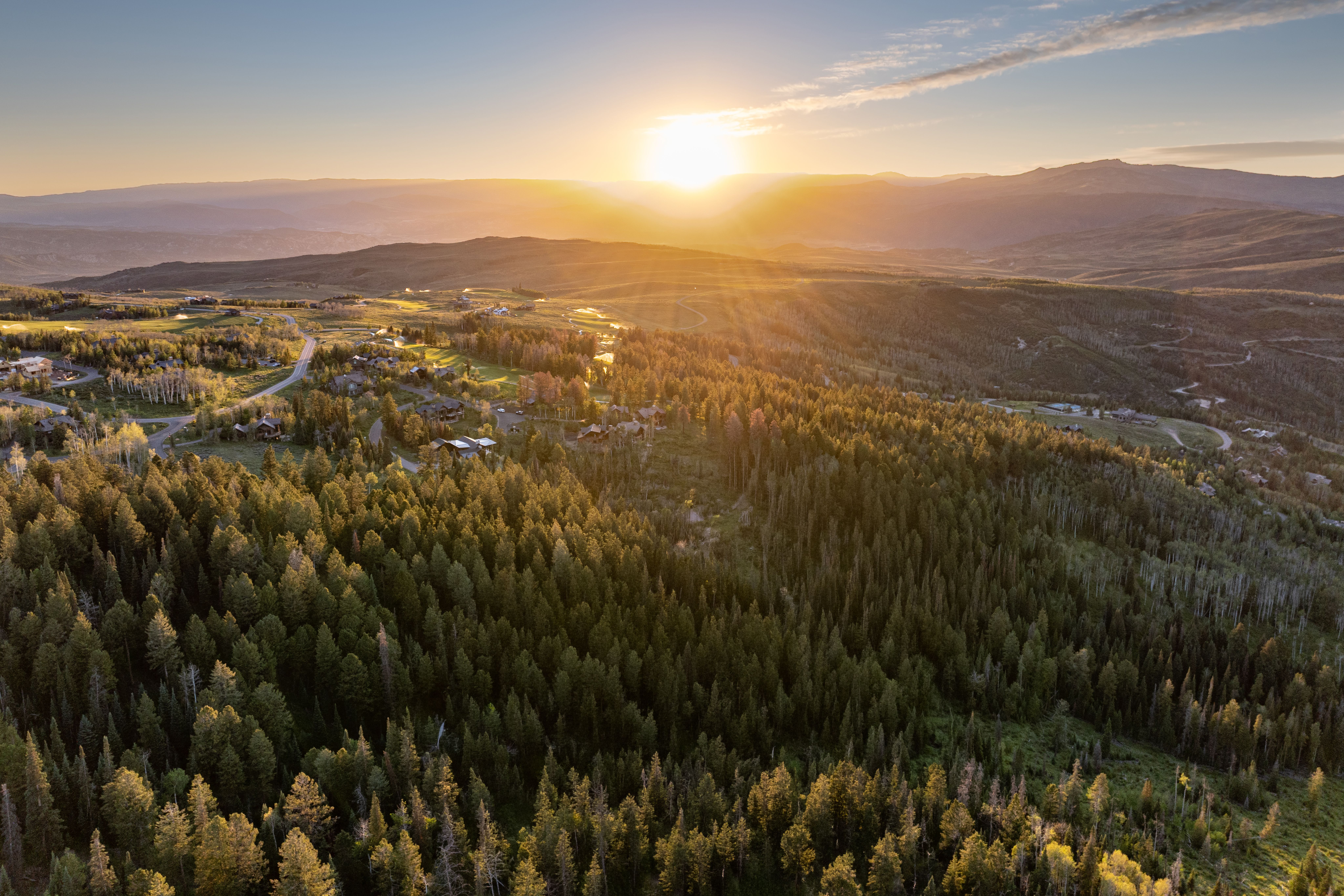  Sweeping Gore Range and Cordillera Golf Course views - 物件實景
