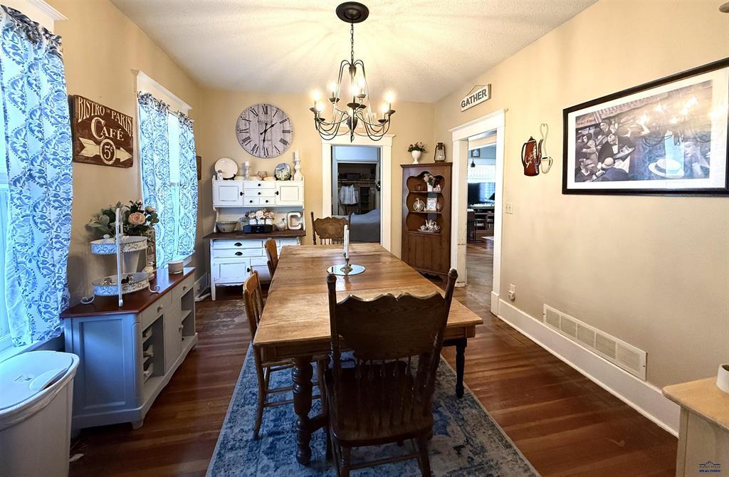 Hot Springs, South Dakota, 57747, United States, 5 Bedrooms Bedrooms, ,3 BathroomsBathrooms,Residential,For Sale,1928045