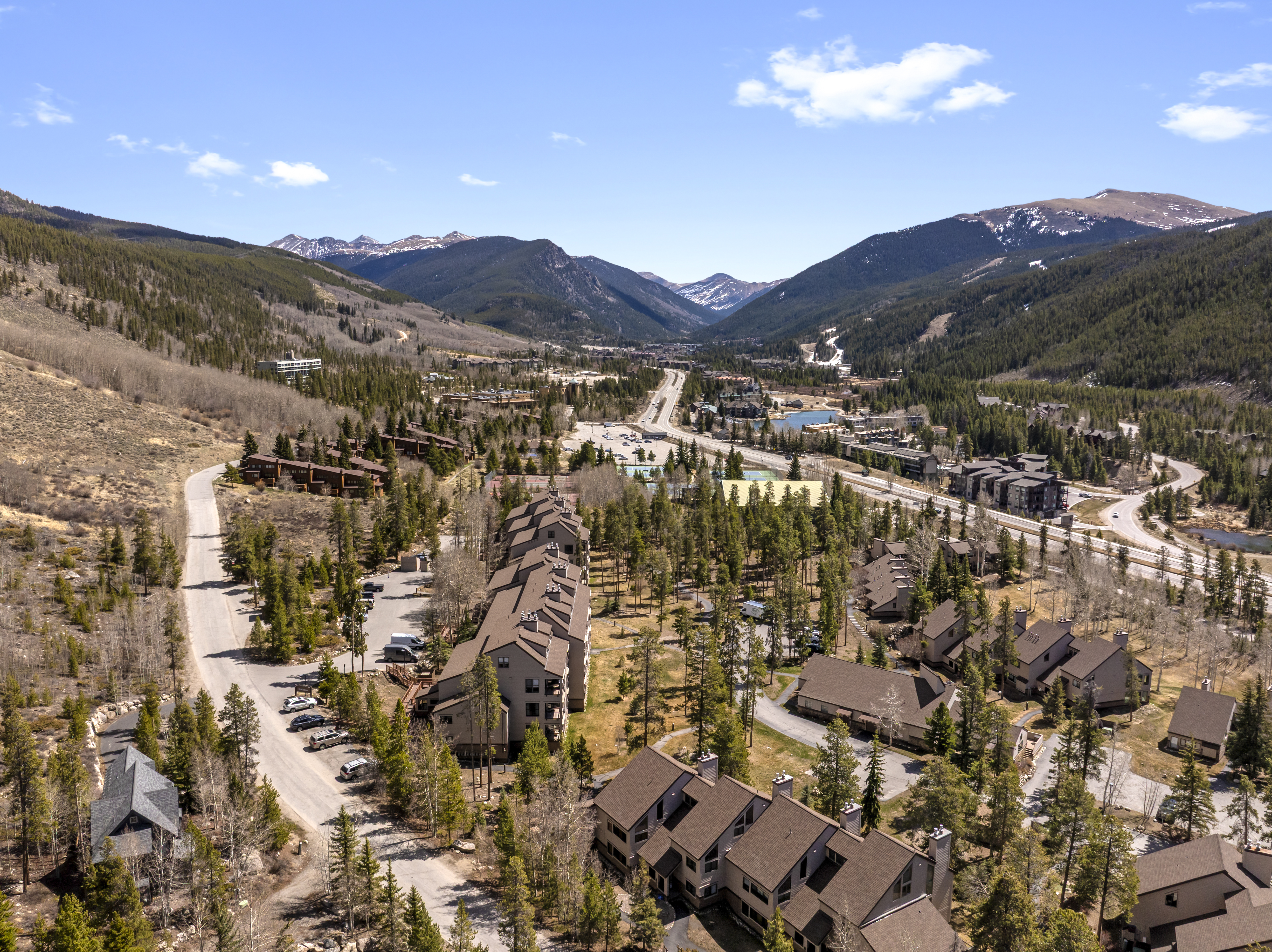  A Spacious and Light-filled Mountain Retreat - 物件實景