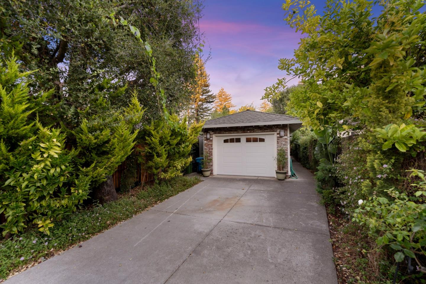 Los Altos, California, 94024, United States, 3 Bedrooms Bedrooms, ,2 BathroomsBathrooms,Residential,For Sale,1925689