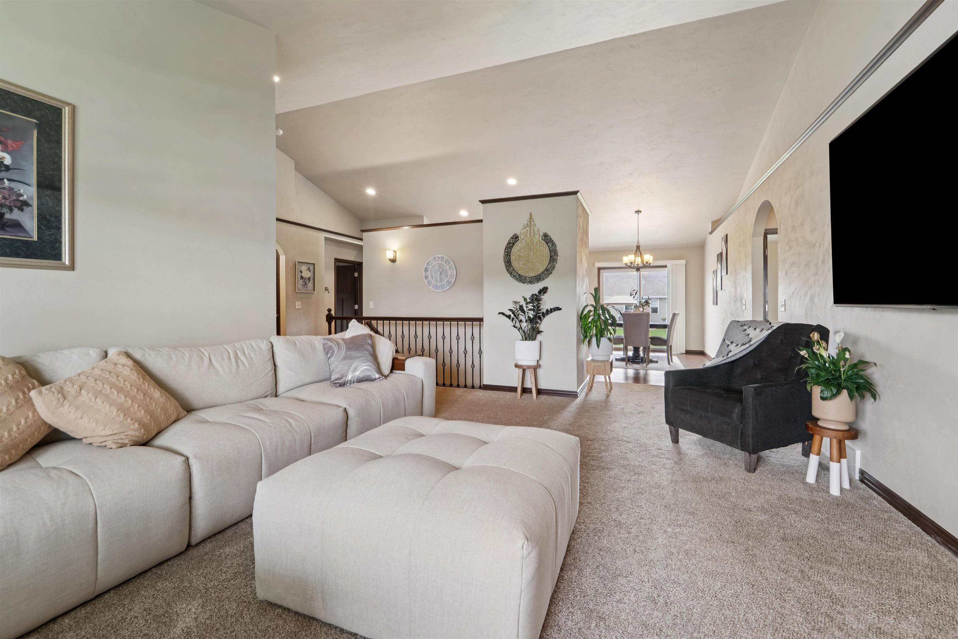 NEENAH, Wisconsin, 54956, United States, 4 Bedrooms Bedrooms, ,3 BathroomsBathrooms,Residential,For Sale,1988309