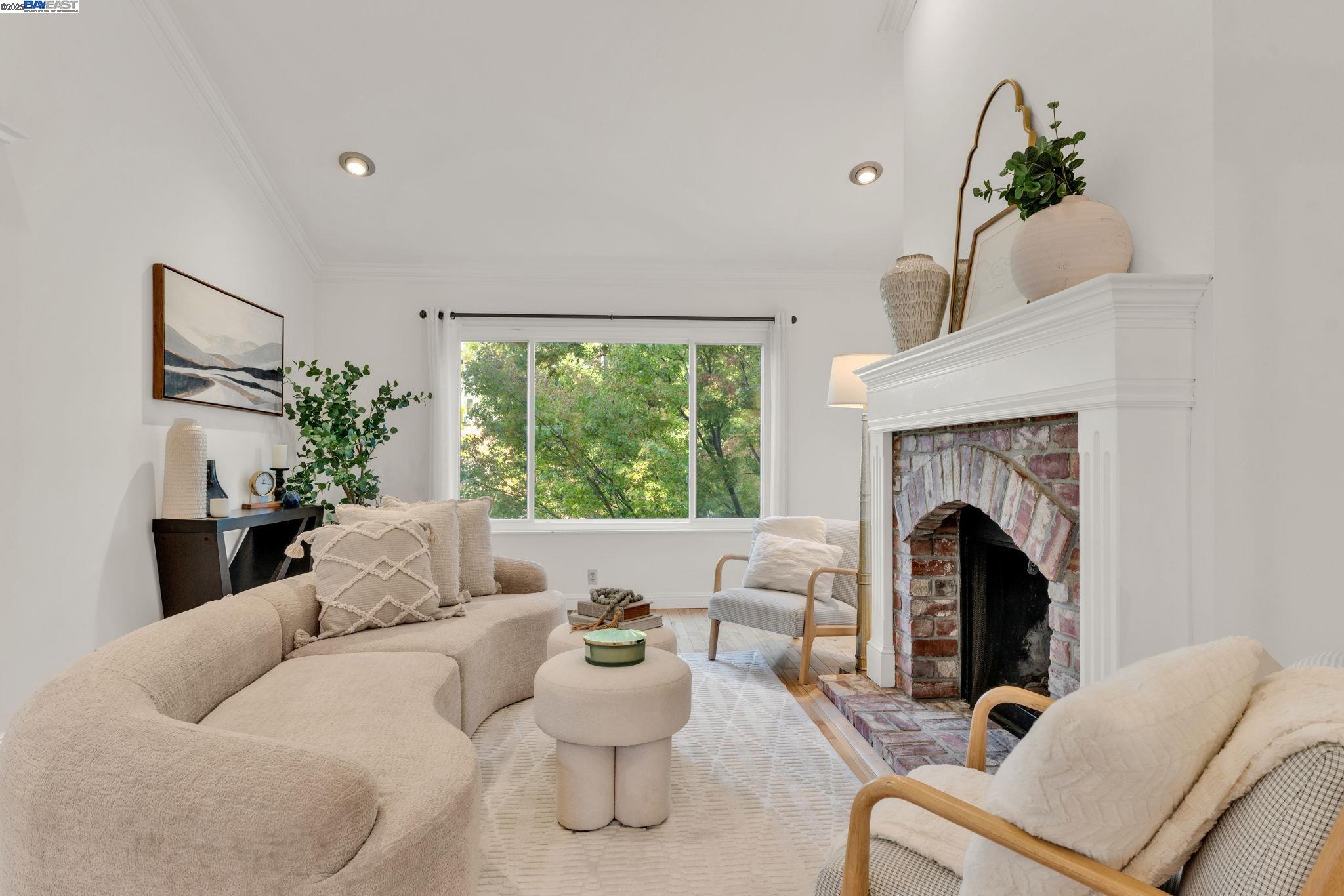 Pleasant Hill, California, 94523, United States, 4 Bedrooms Bedrooms, ,2 BathroomsBathrooms,Residential,For Sale,1991130