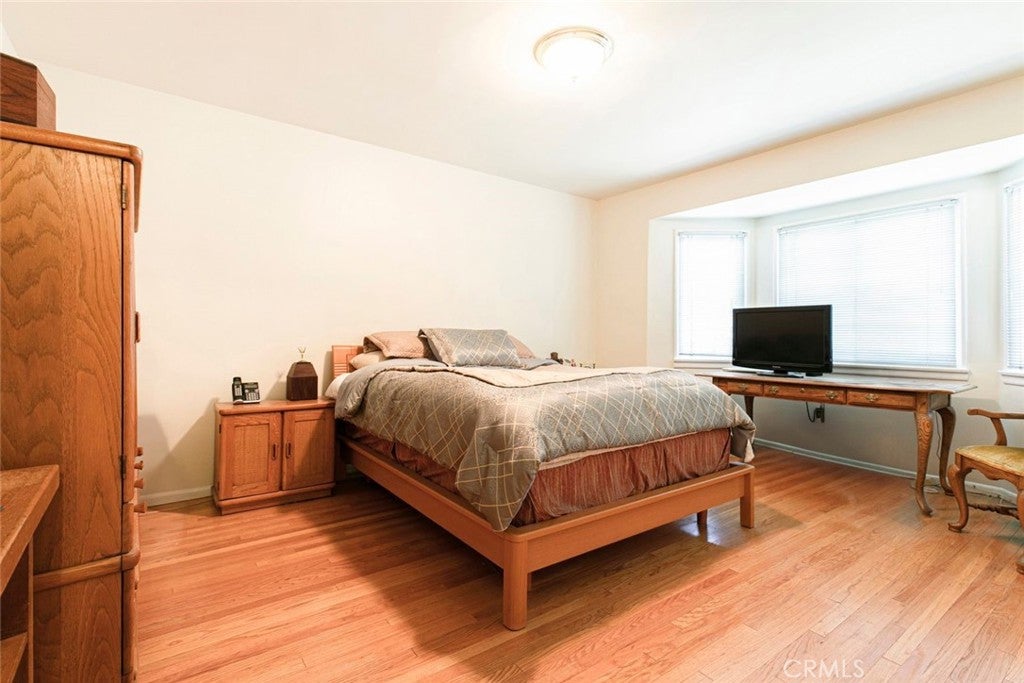 Van Nuys, California, 91405, United States, 2 Bedrooms Bedrooms, ,2 BathroomsBathrooms,Residential,For Sale,1993356