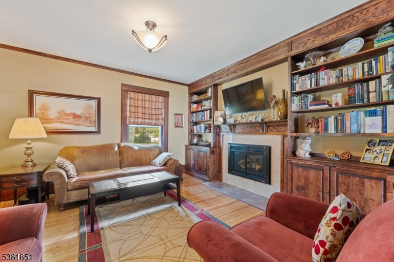 Bound Brook Boro, New Jersey, 08805, United States, 5 Bedrooms Bedrooms, ,3 BathroomsBathrooms,Residential,For Sale,1938545
