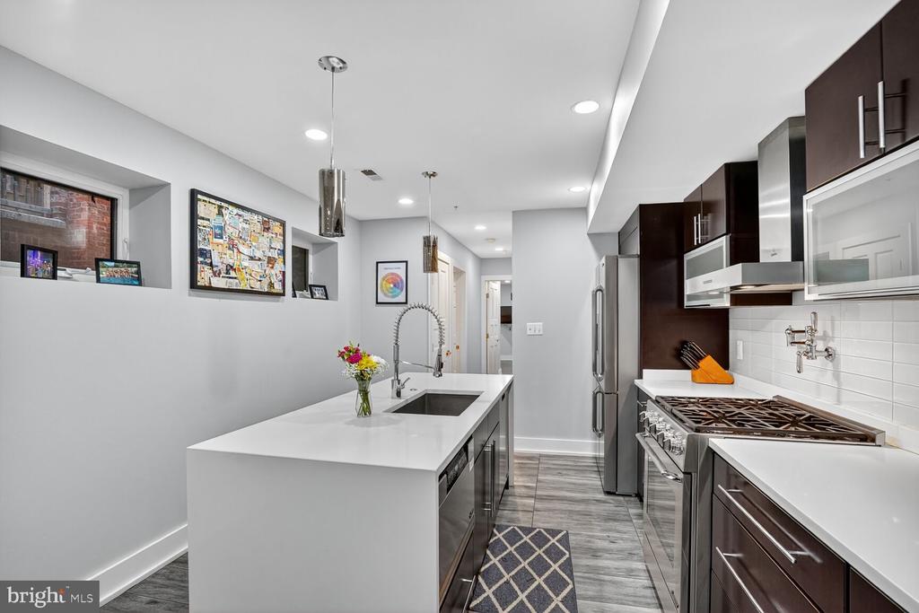 Washington, District of Columbia, 20010, United States, 2 Bedrooms Bedrooms, ,2 BathroomsBathrooms,Residential,For Sale,1975364