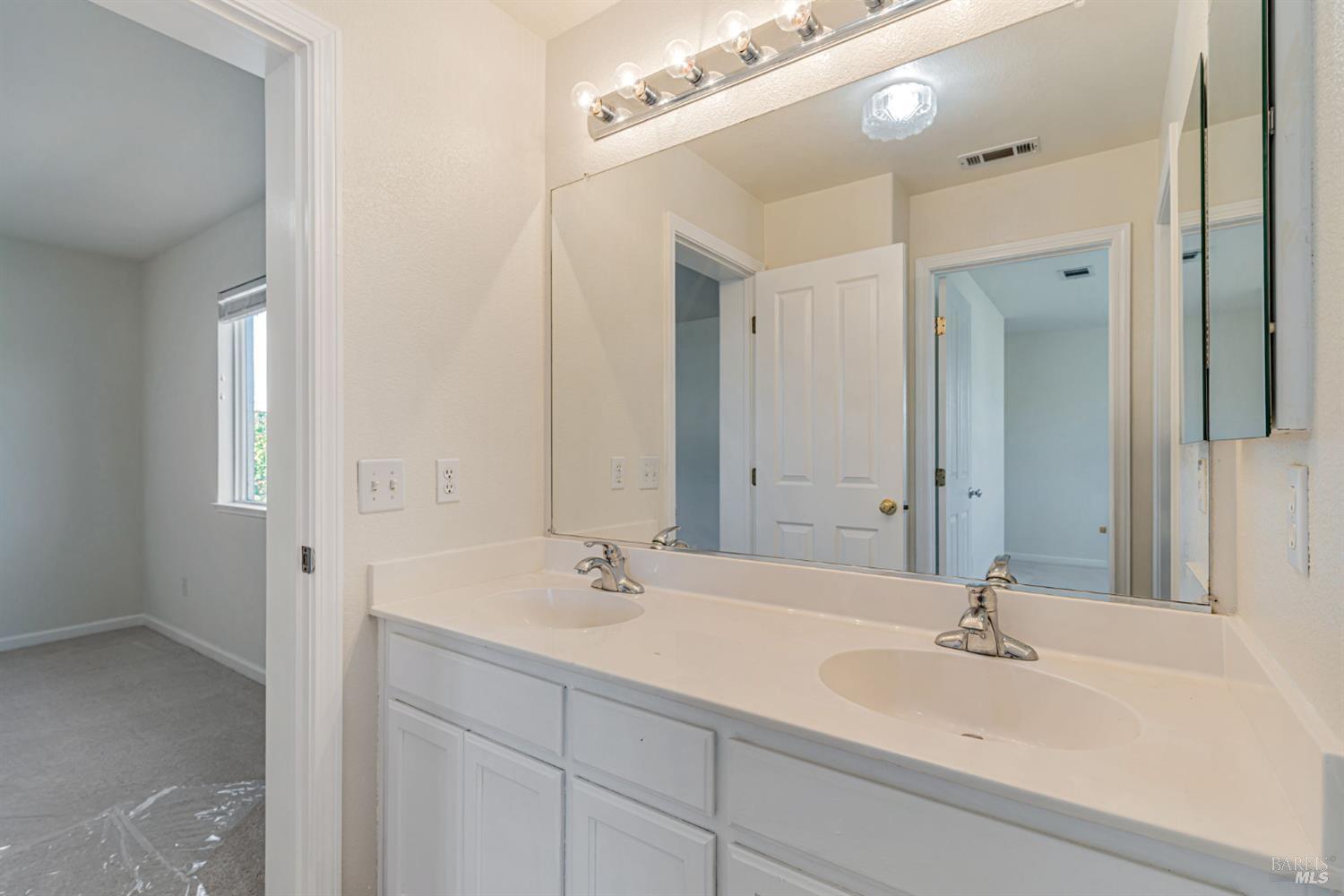 Vallejo, California, 94591, United States, 5 Bedrooms Bedrooms, ,4 BathroomsBathrooms,Residential,For Sale,1985746