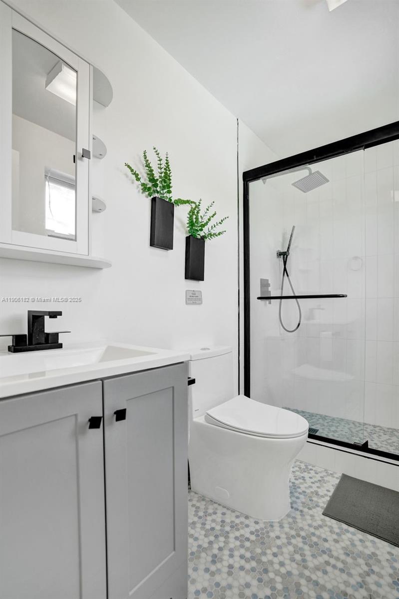 West Palm Beach, Florida, 33407, United States, 6 Bedrooms Bedrooms, ,5 BathroomsBathrooms,Residential,For Sale,1987925