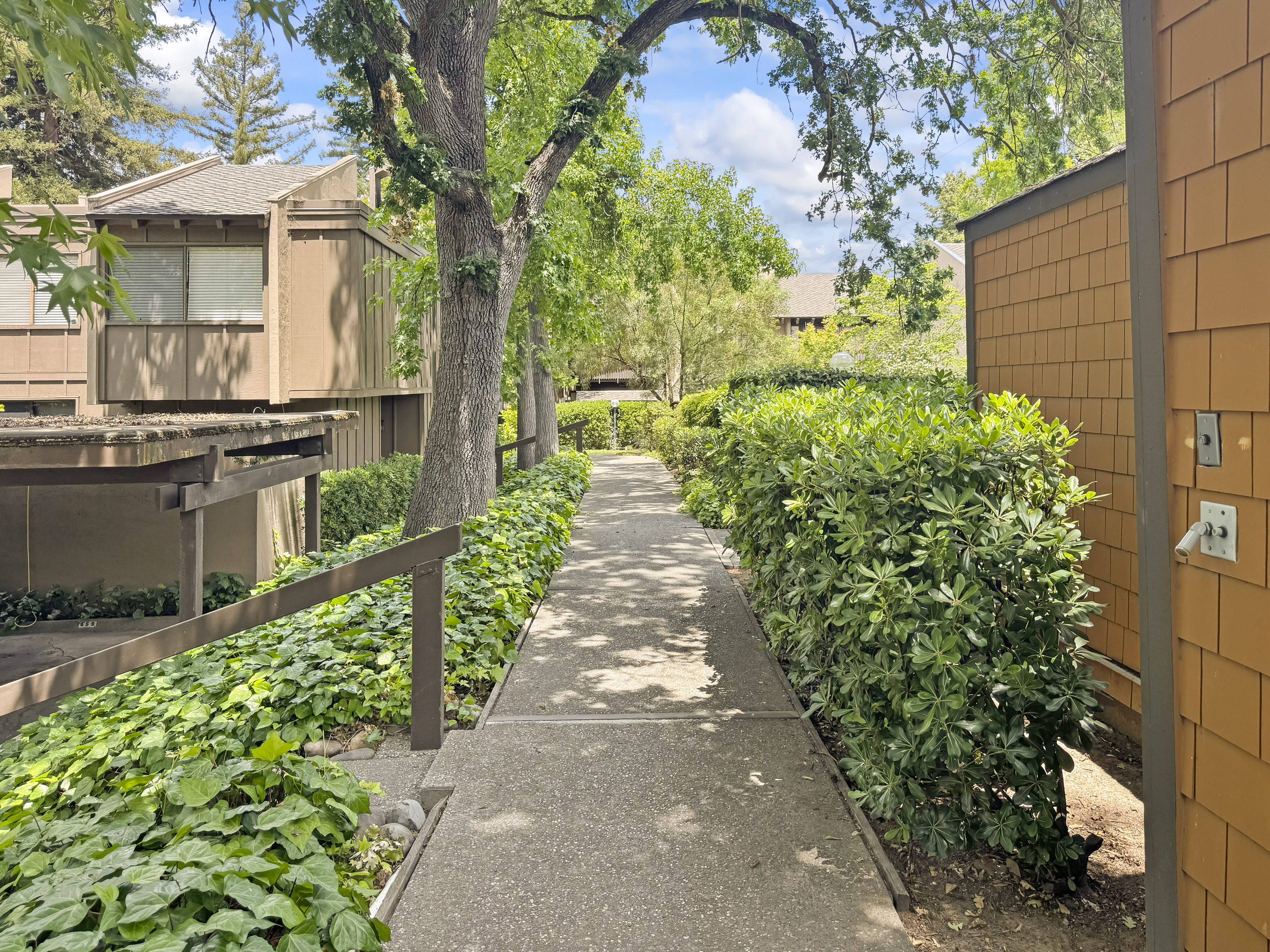  709 Woodside Lane East #2, Sacramento, CA 95825 - 物件實景