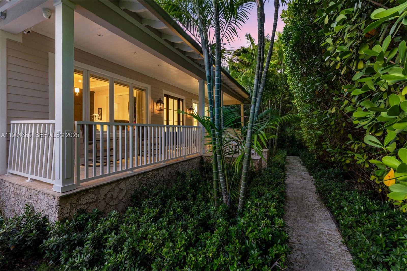 Miami Beach, Florida, 33140, United States, 4 Bedrooms Bedrooms, ,6 BathroomsBathrooms,Residential,For Sale,1992066