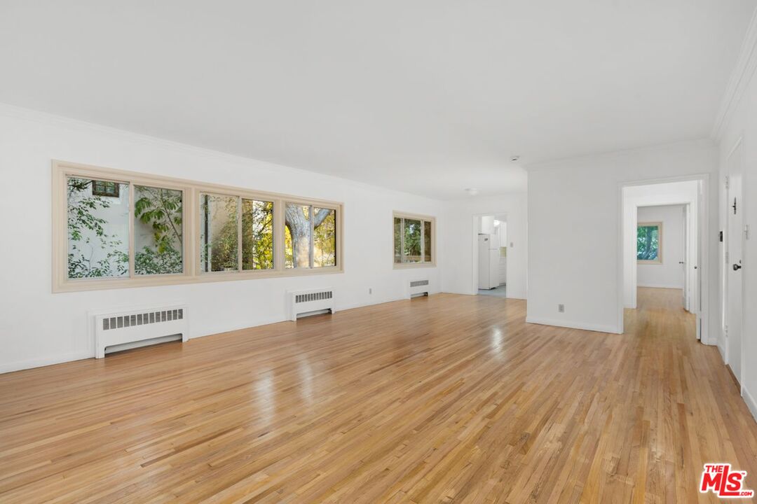 Los Angeles, California, 90049, United States, 1 Bedroom Bedrooms, ,1 BathroomBathrooms,Residential,For Sale,2003518